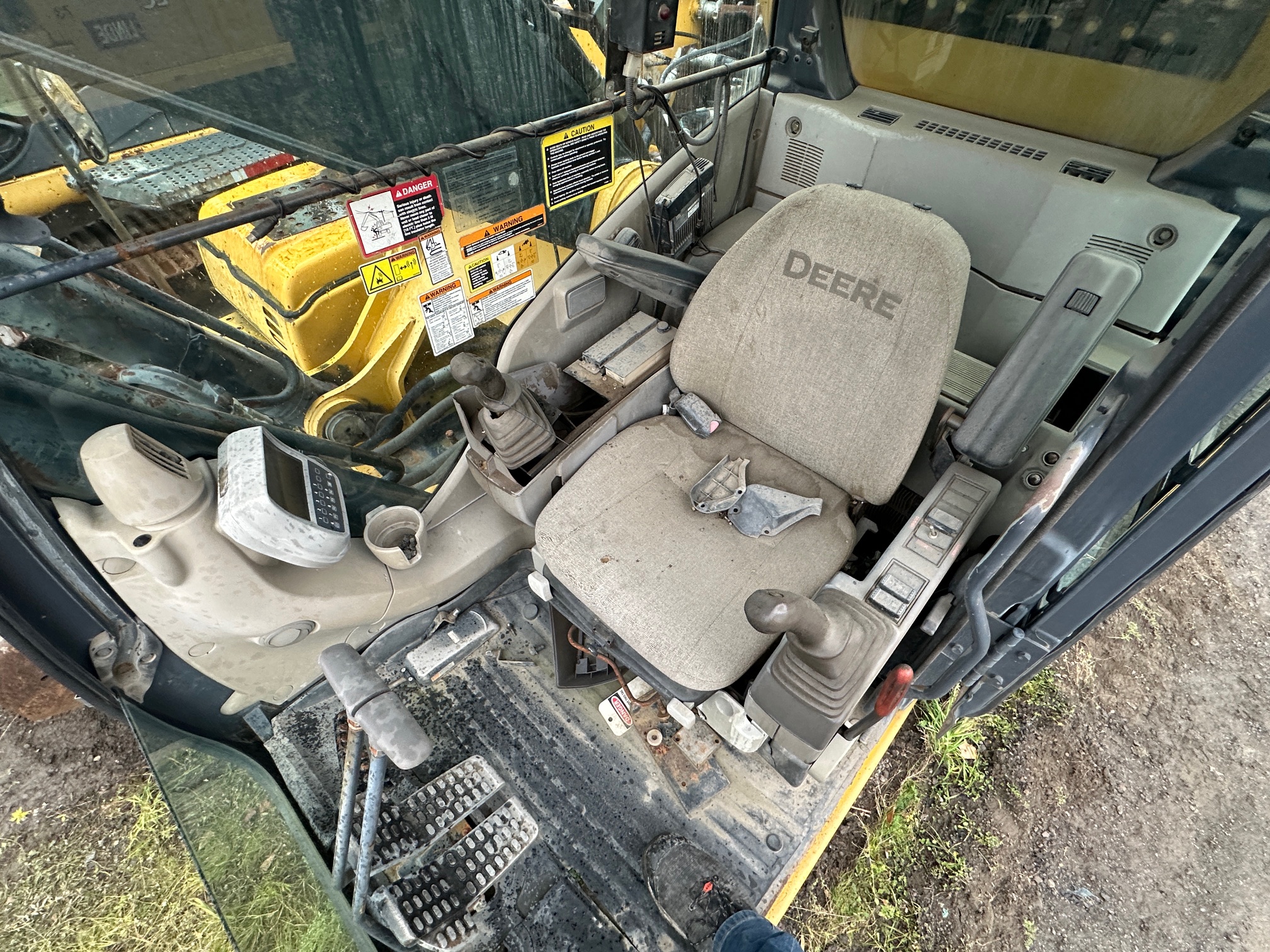 2006 DEERE 350D LC - view 19 of 35