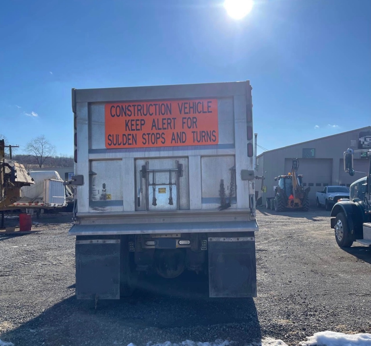 2021 PETERBILT 567 Triaxle Dump Truck - view 4 of 9