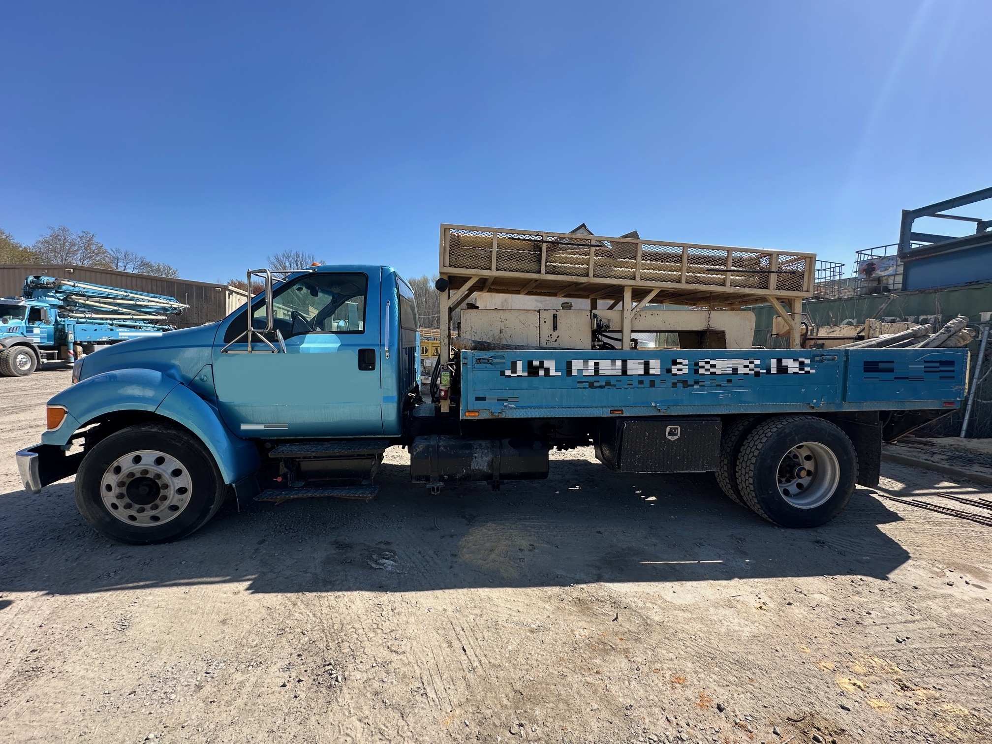 2005 FORD F650 City Pump Truck - view 3 of 27