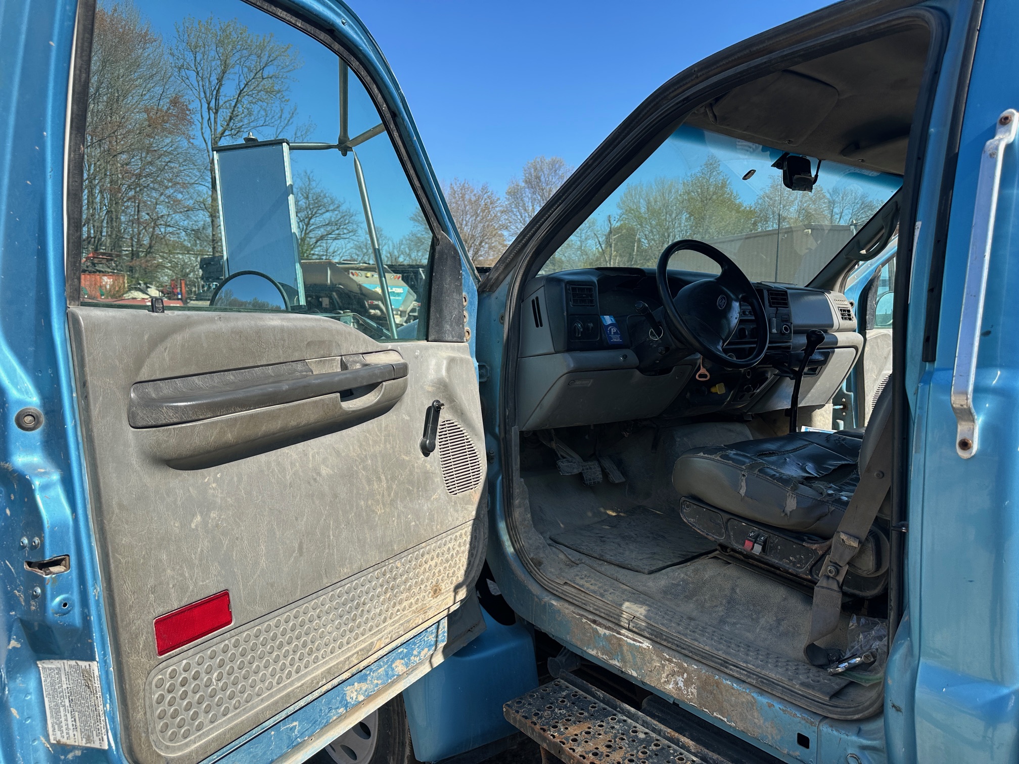 2005 FORD F650 City Pump Truck - view 13 of 27