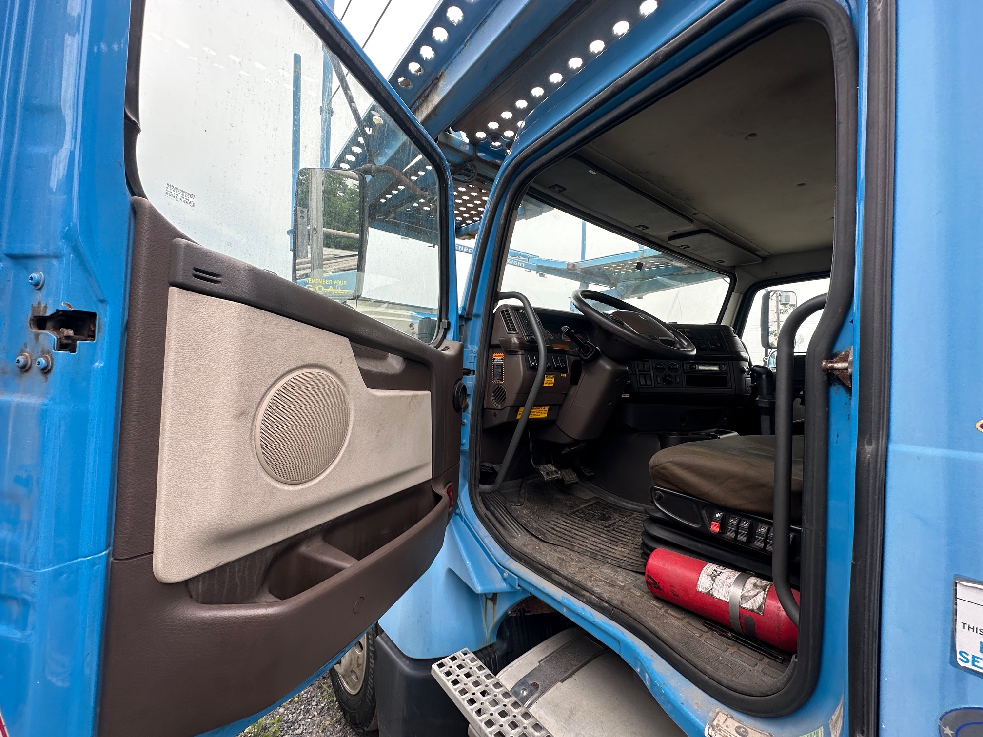 2015 VOLVO VAH Auto Hauler - Image 2