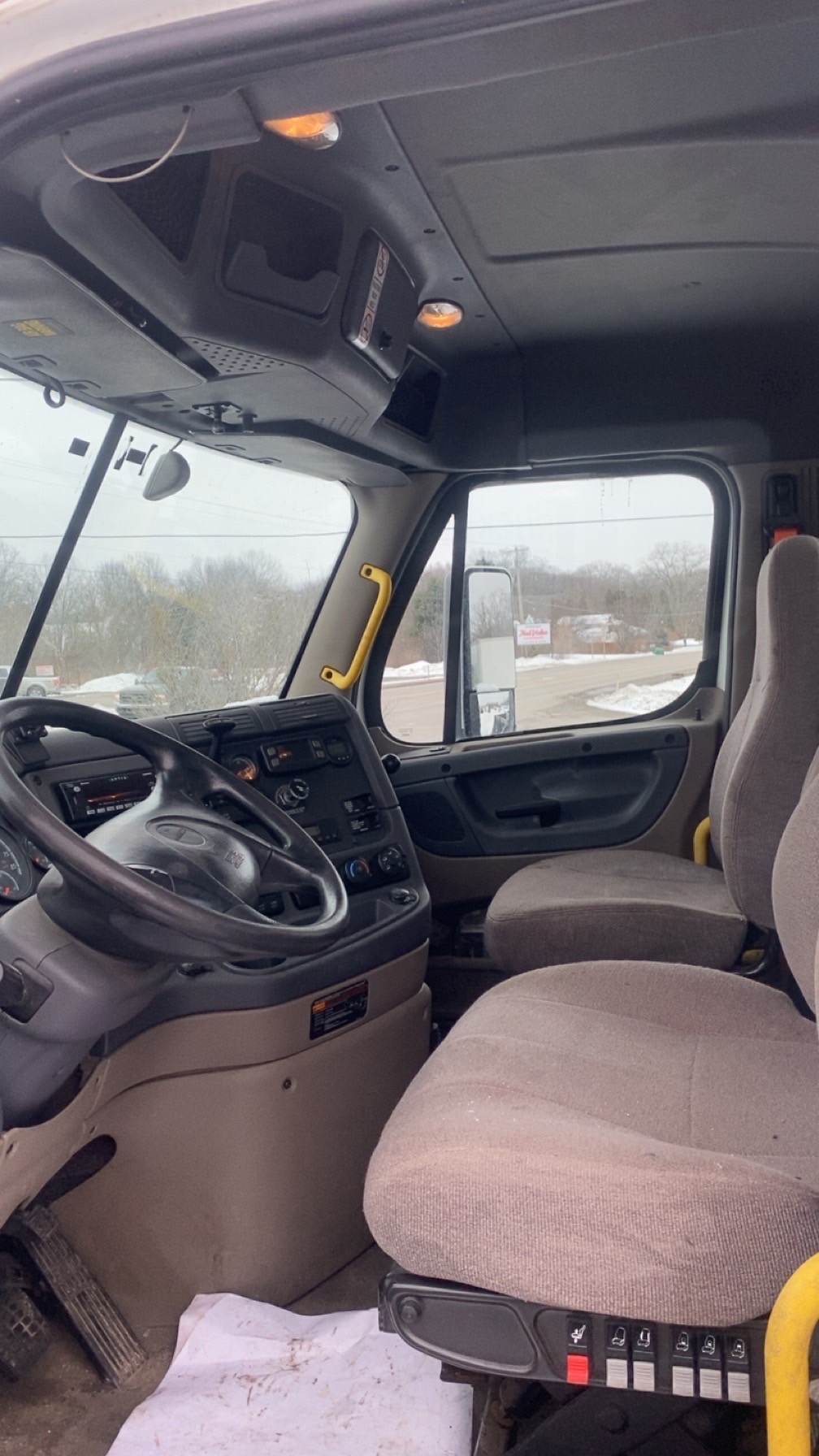 2016 FREIGHTLINER Cascadia 113 - view 8 of 12