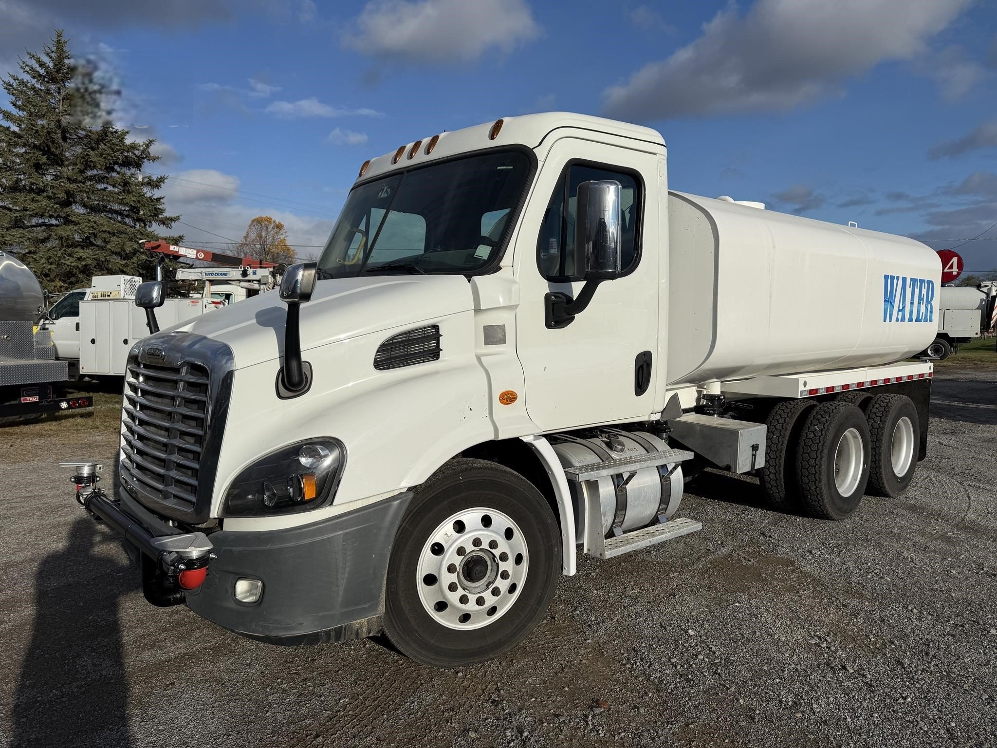 2016 FREIGHTLINER Cascadia 113 - Image 2