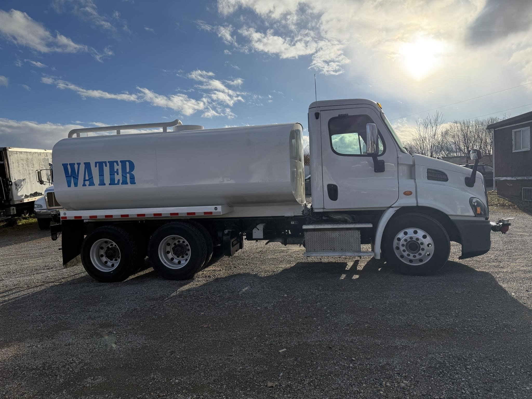 2016 FREIGHTLINER Cascadia 113 - Image 3