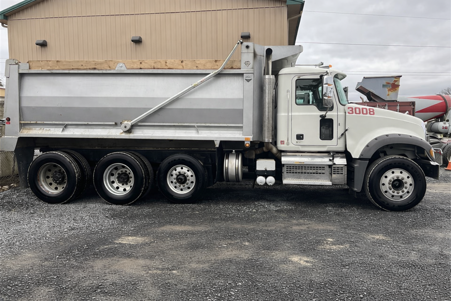 2020 MACK GR64F - view 4 of 25