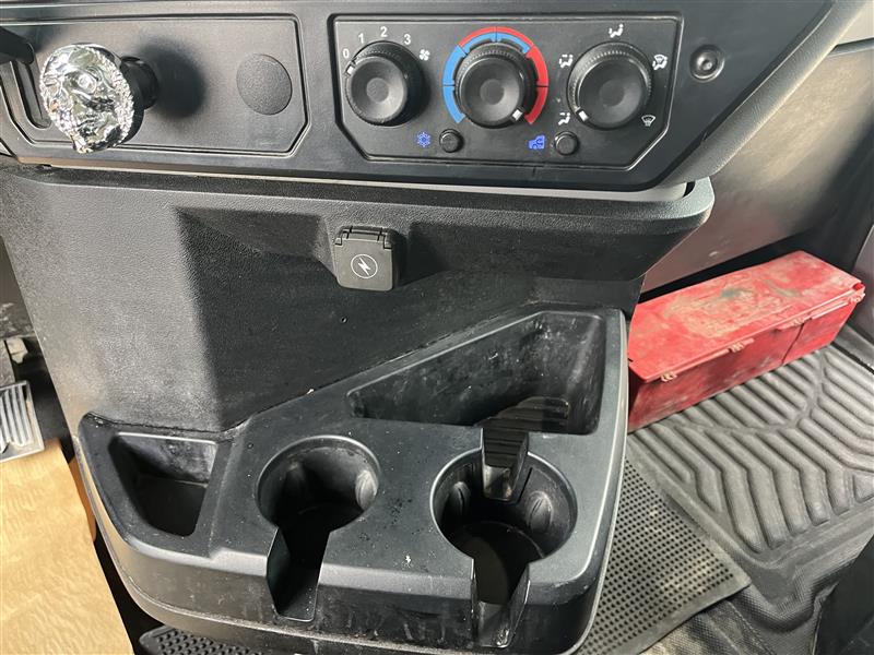 2020 MACK GR64F - view 11 of 25