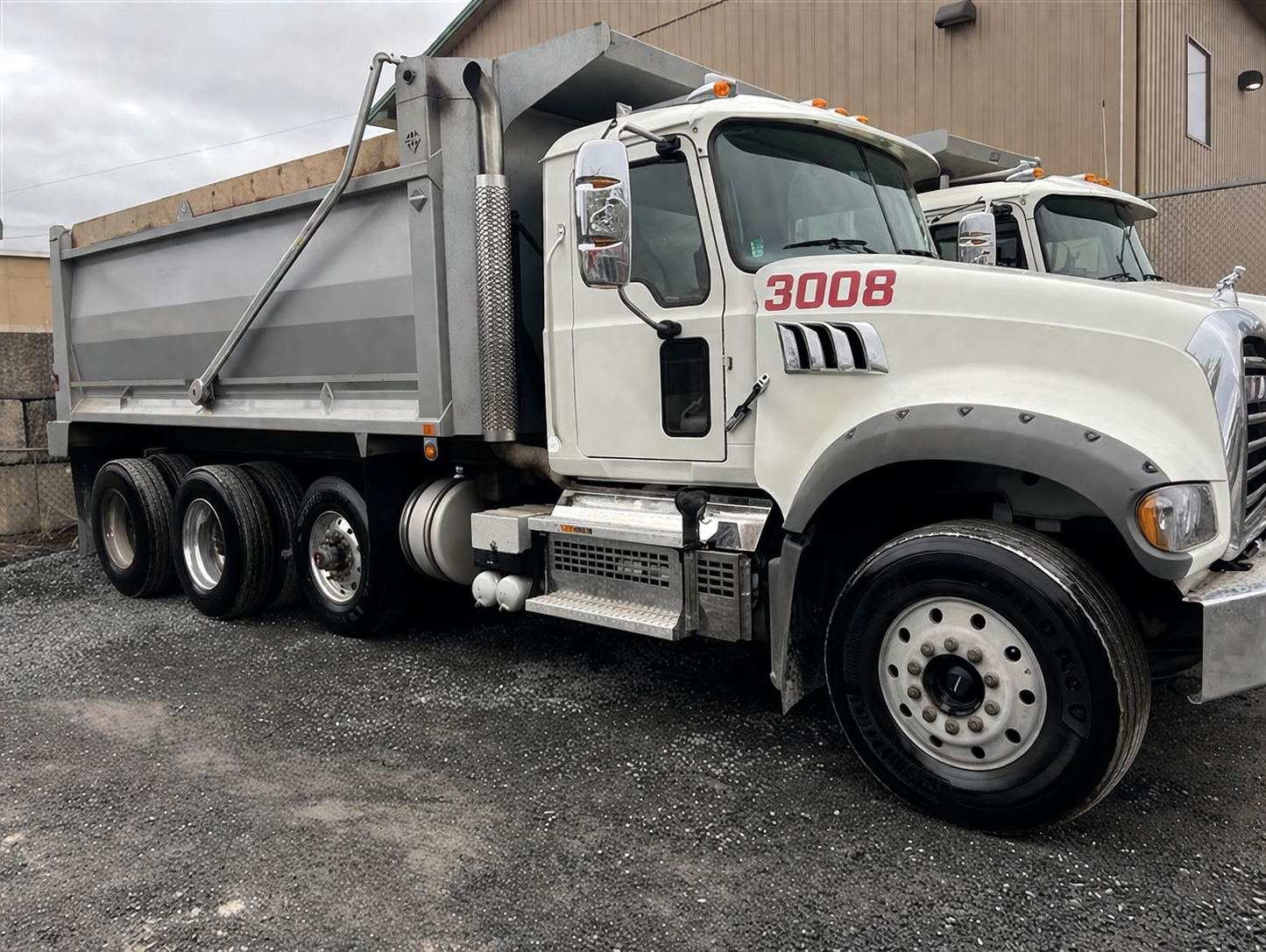 2020 MACK GR64F - view 3 of 25