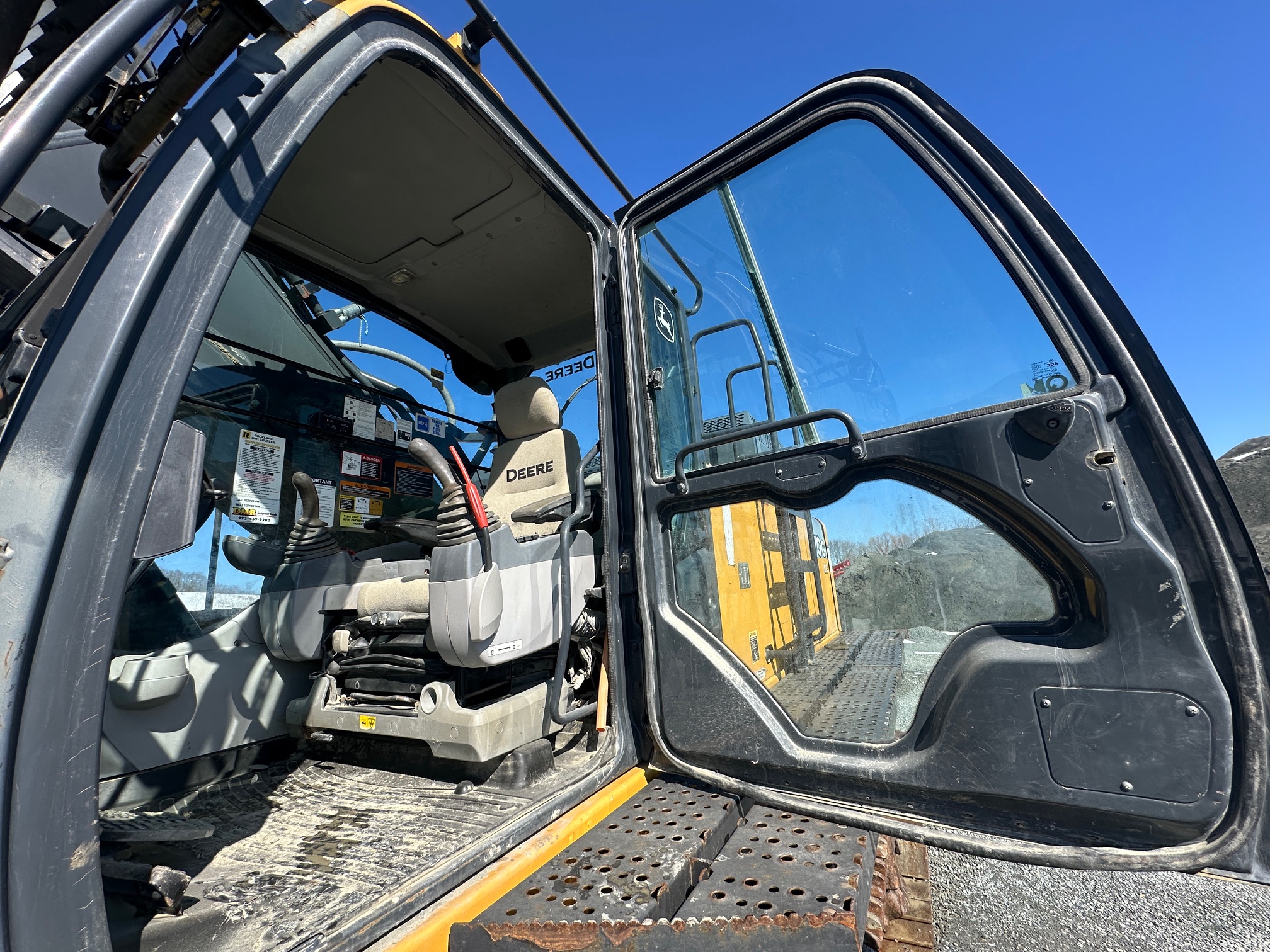 2017 DEERE 470G LC - Image 29