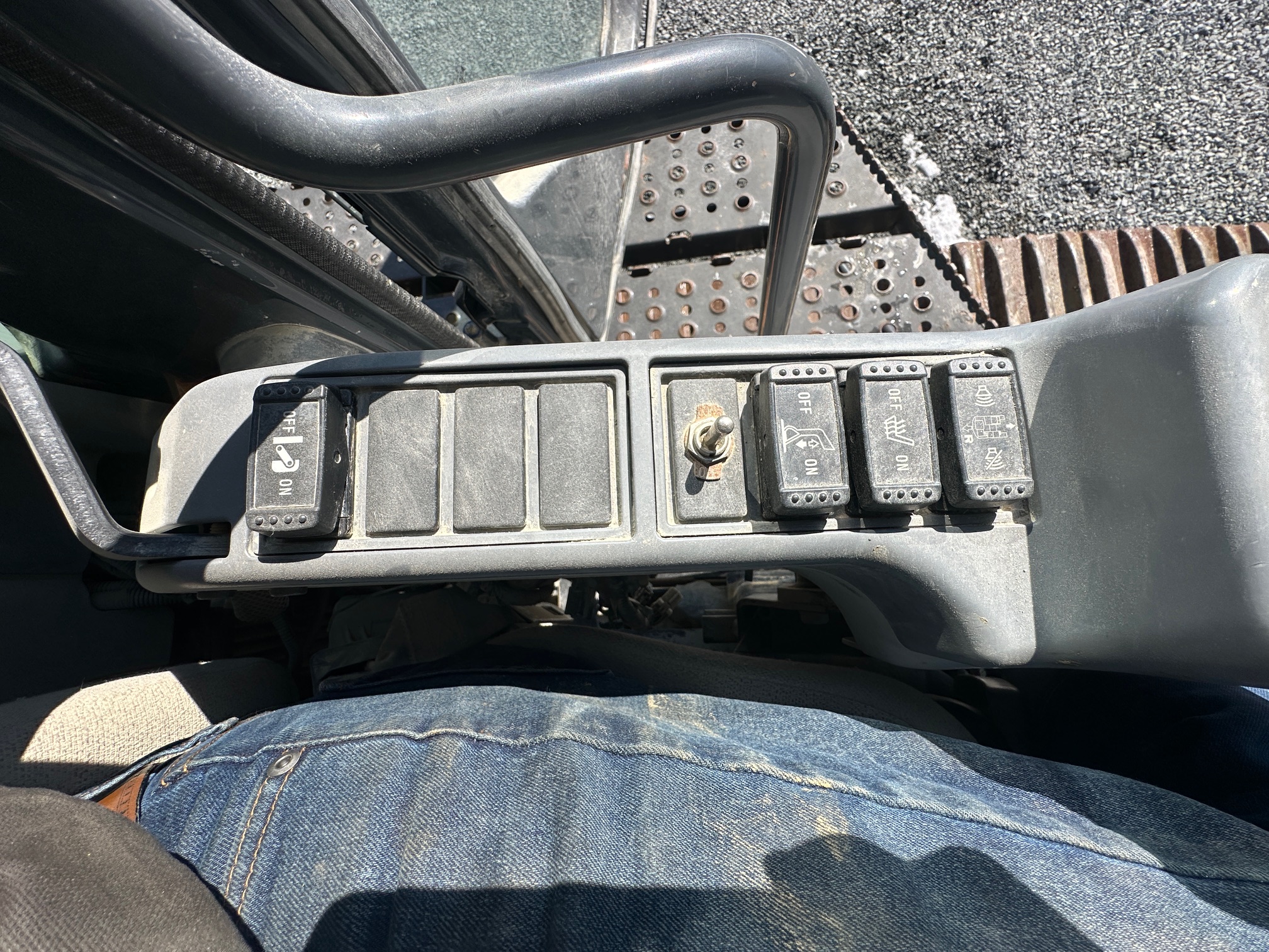 2017 DEERE 470G LC - Image 36