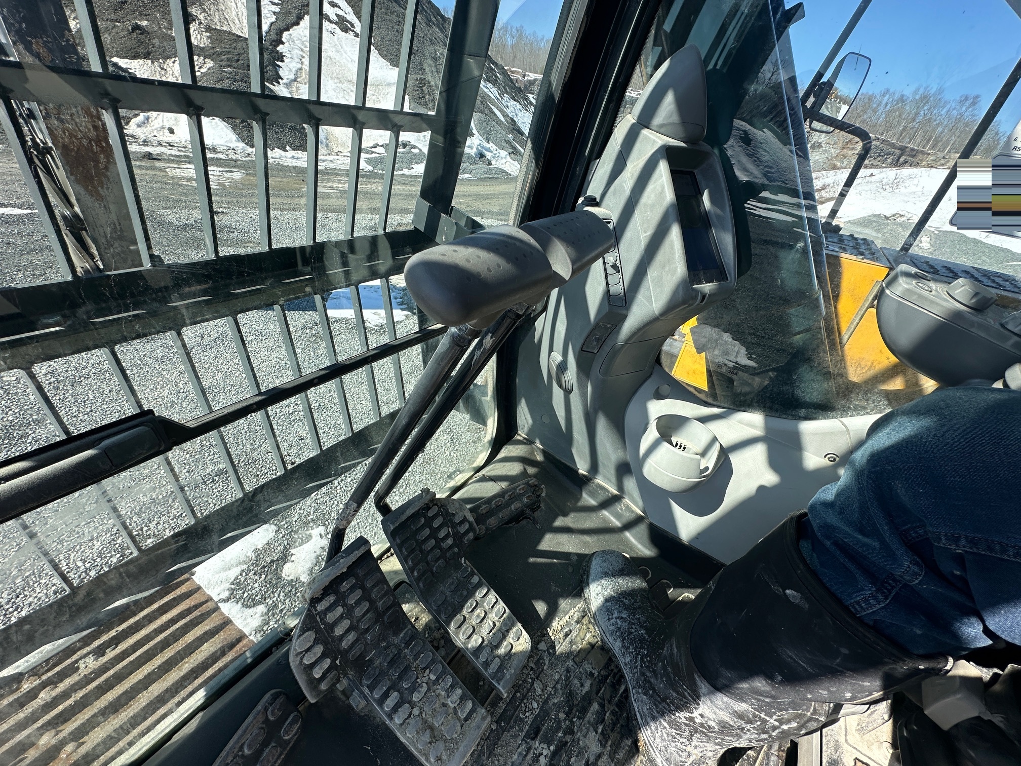 2017 DEERE 470G LC - Image 40