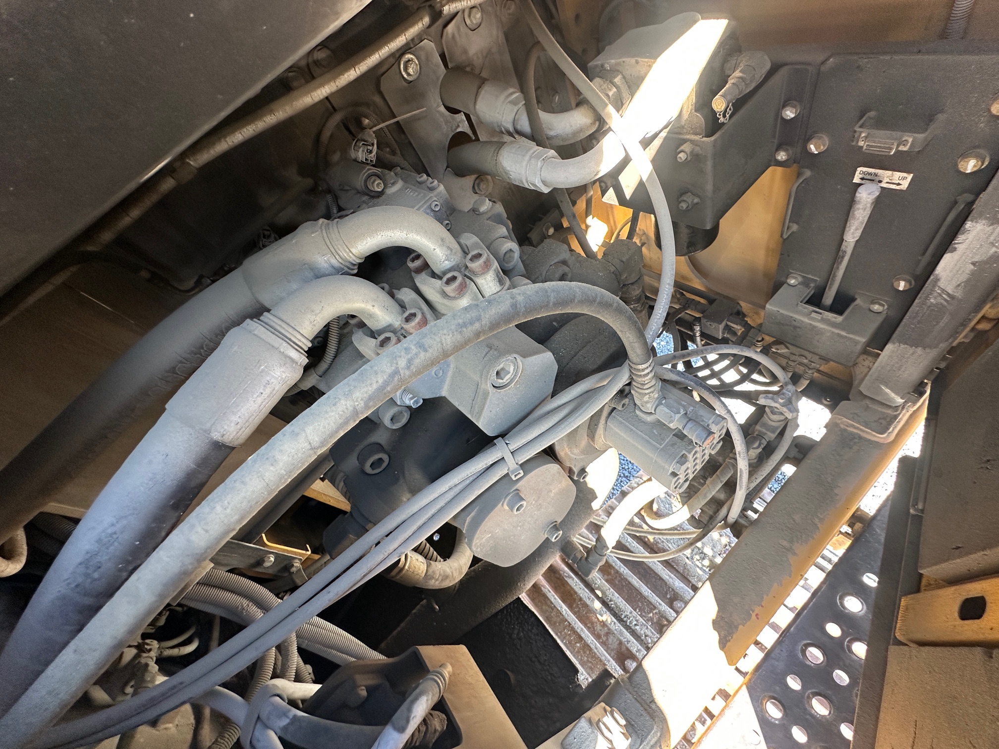 2017 DEERE 470G LC - Image 43