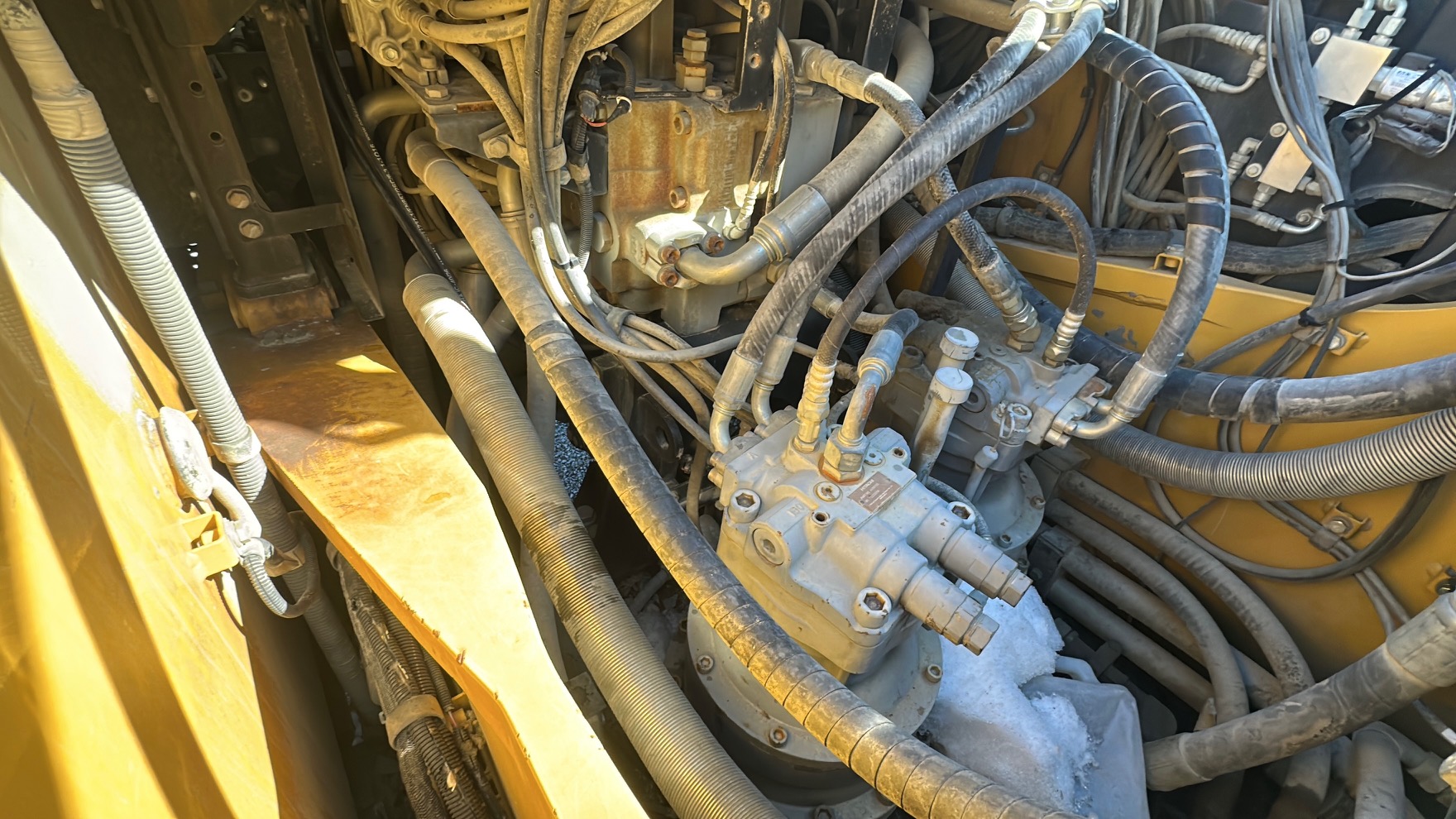 2017 DEERE 470G LC - Image 49