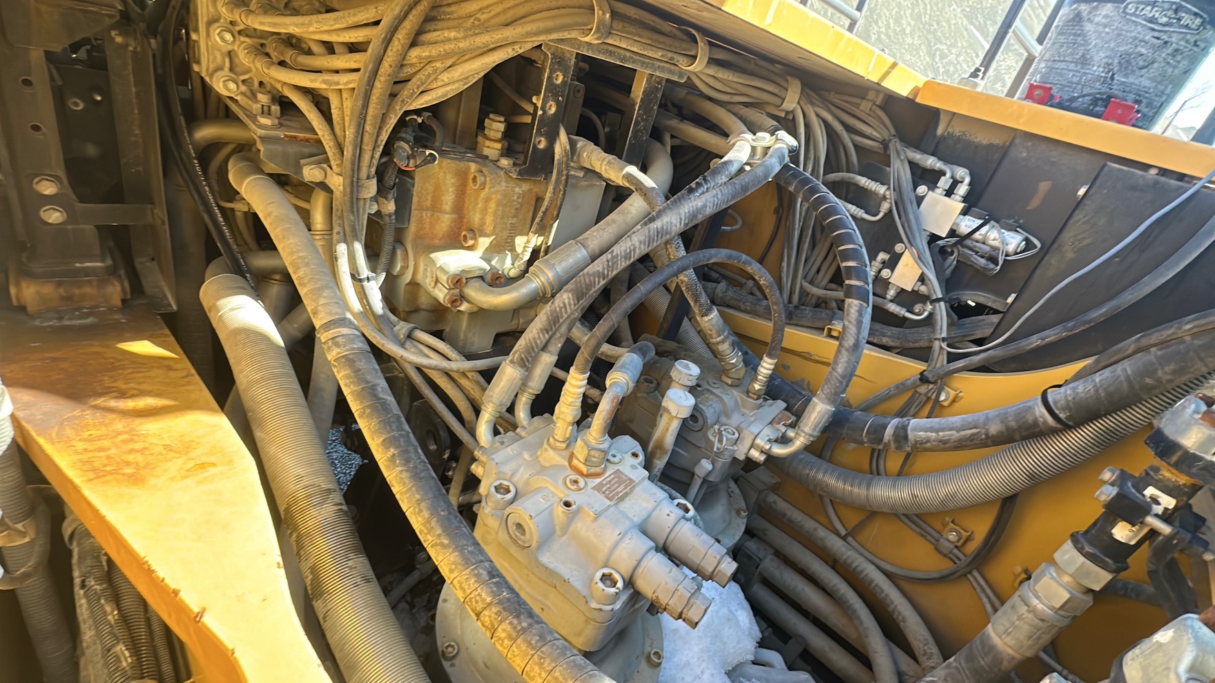 2017 DEERE 470G LC - Image 50