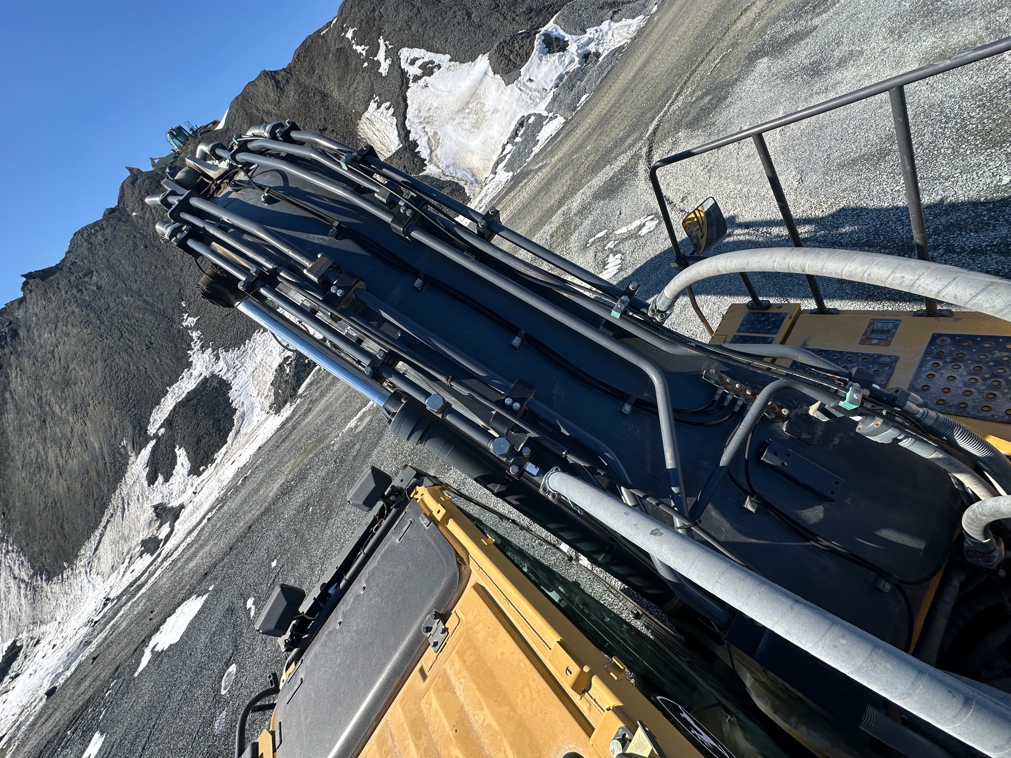 2017 DEERE 470G LC - Image 53