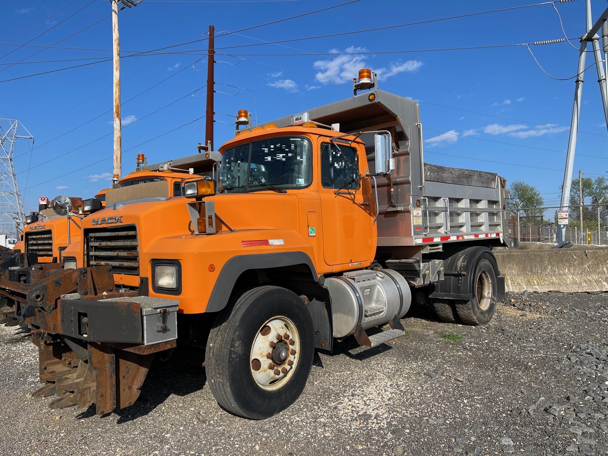 2001 MACK RD690P #3 - Image 3