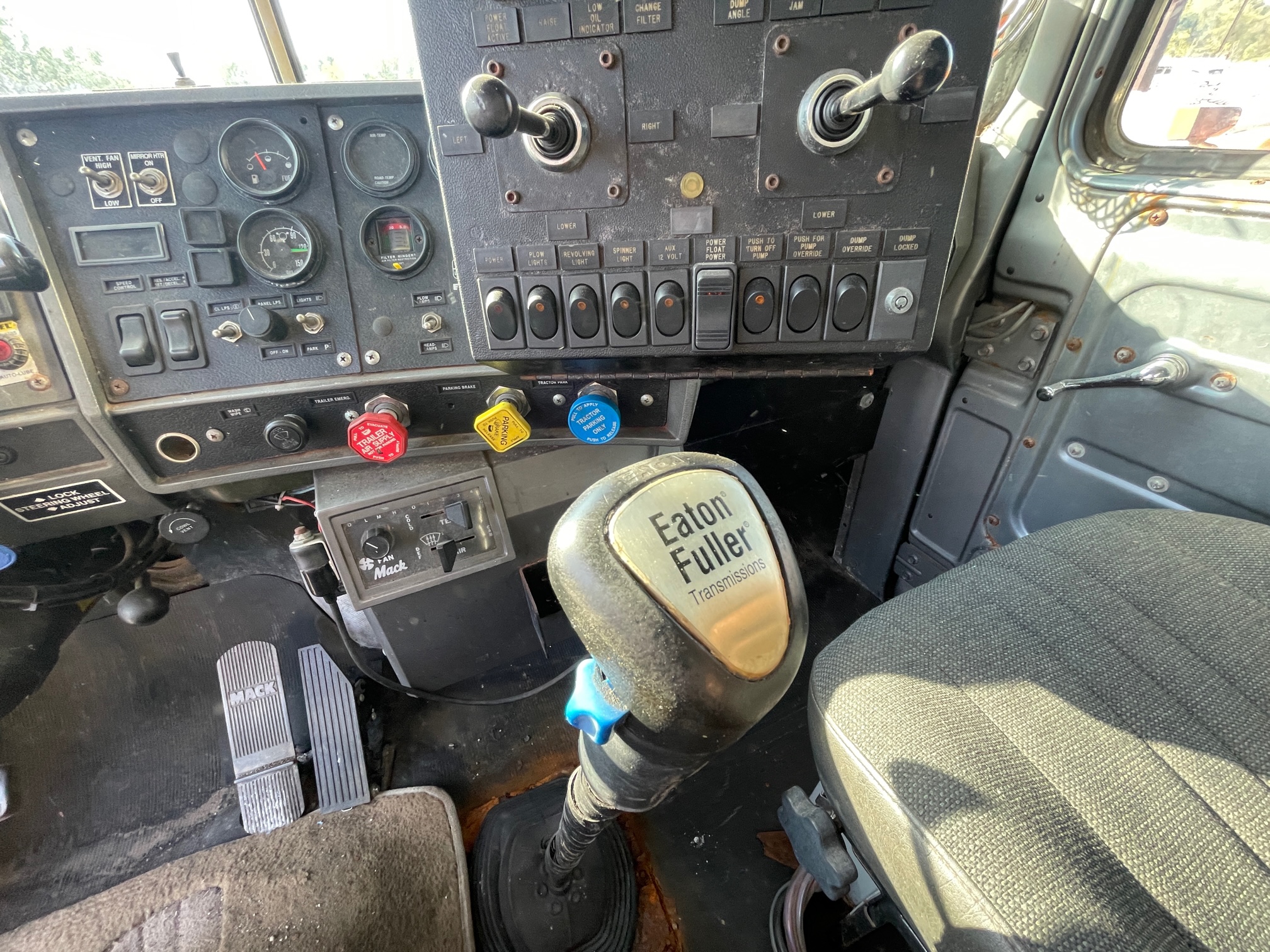 2001 MACK RD690P #3 - Image 28