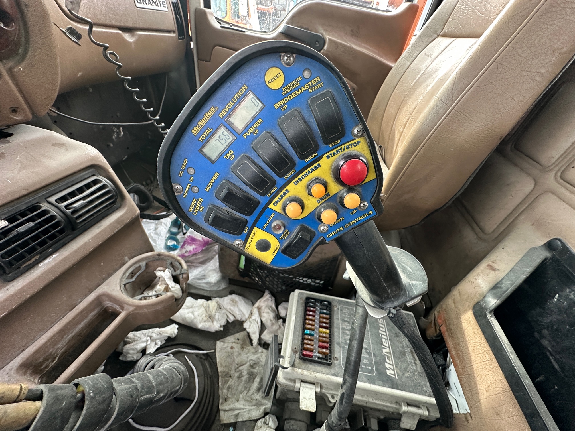 2005 MACK CV713 - Image 23