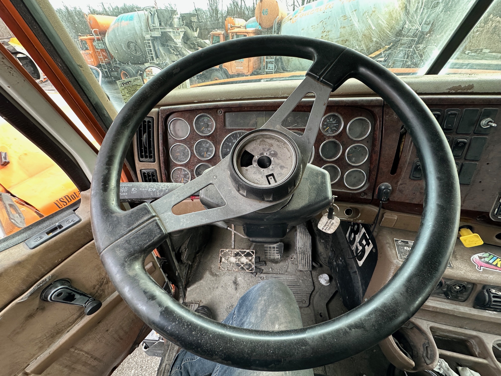 2005 MACK CV713 - Image 25