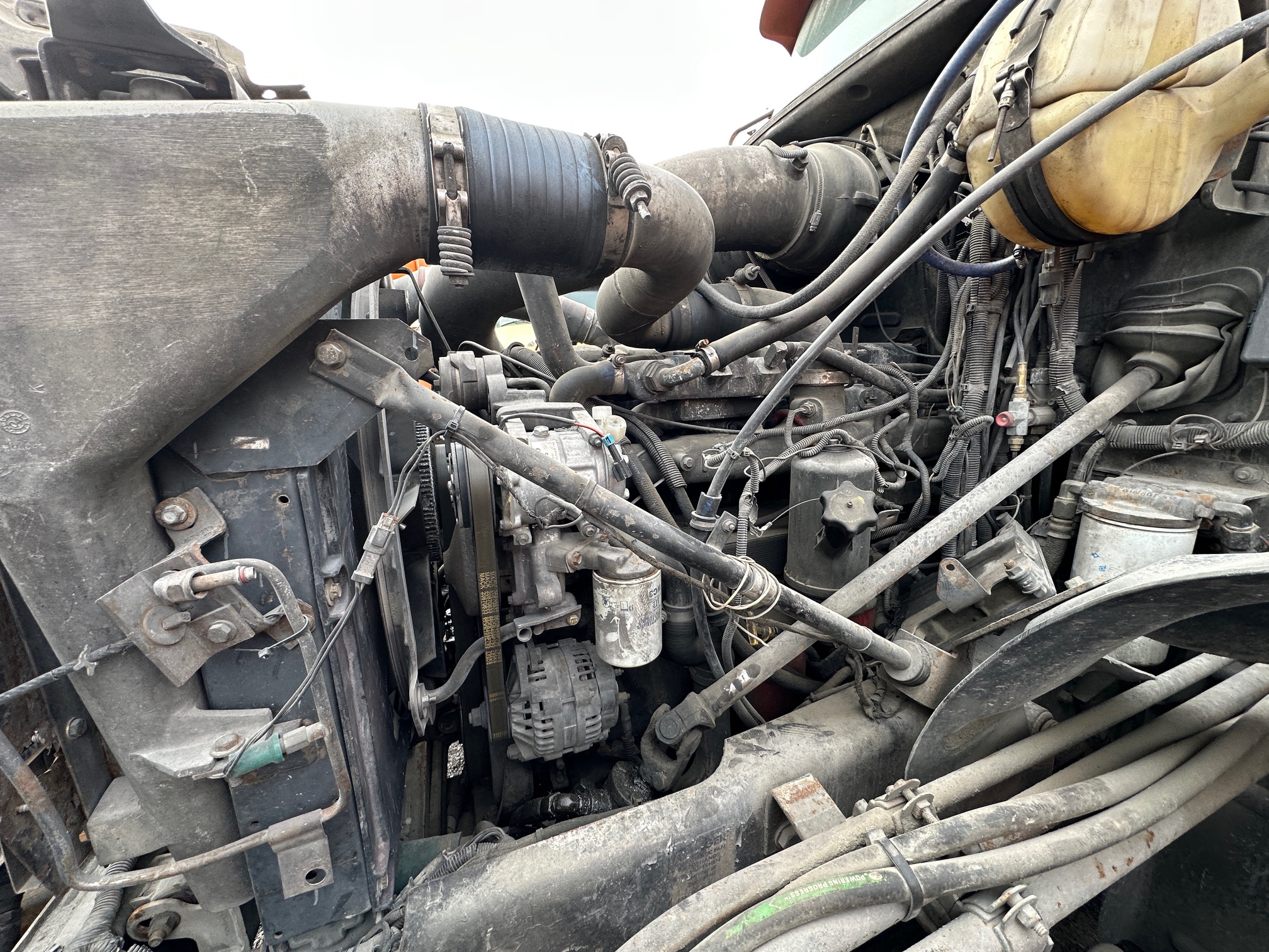 2005 MACK CV713 - Image 30