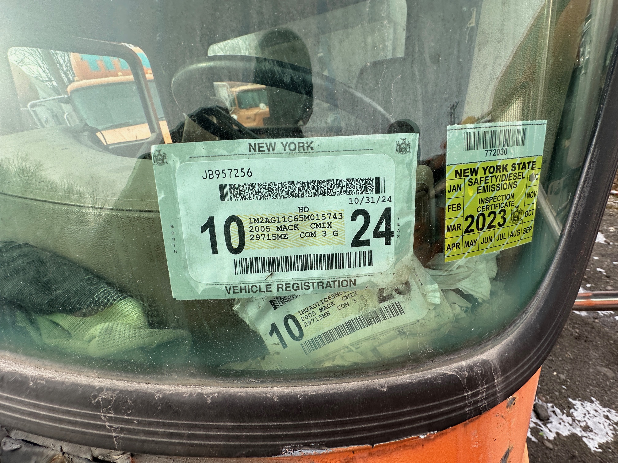 2005 MACK CV713 - Image 32