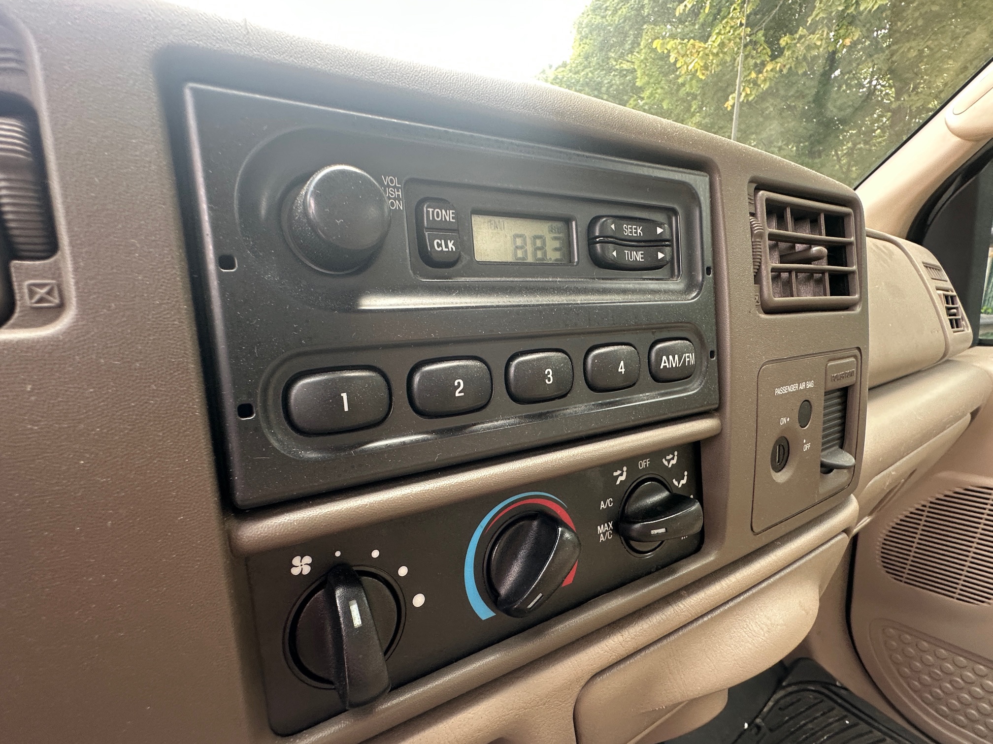 2003 FORD F550 XL Super Duty - Image 30
