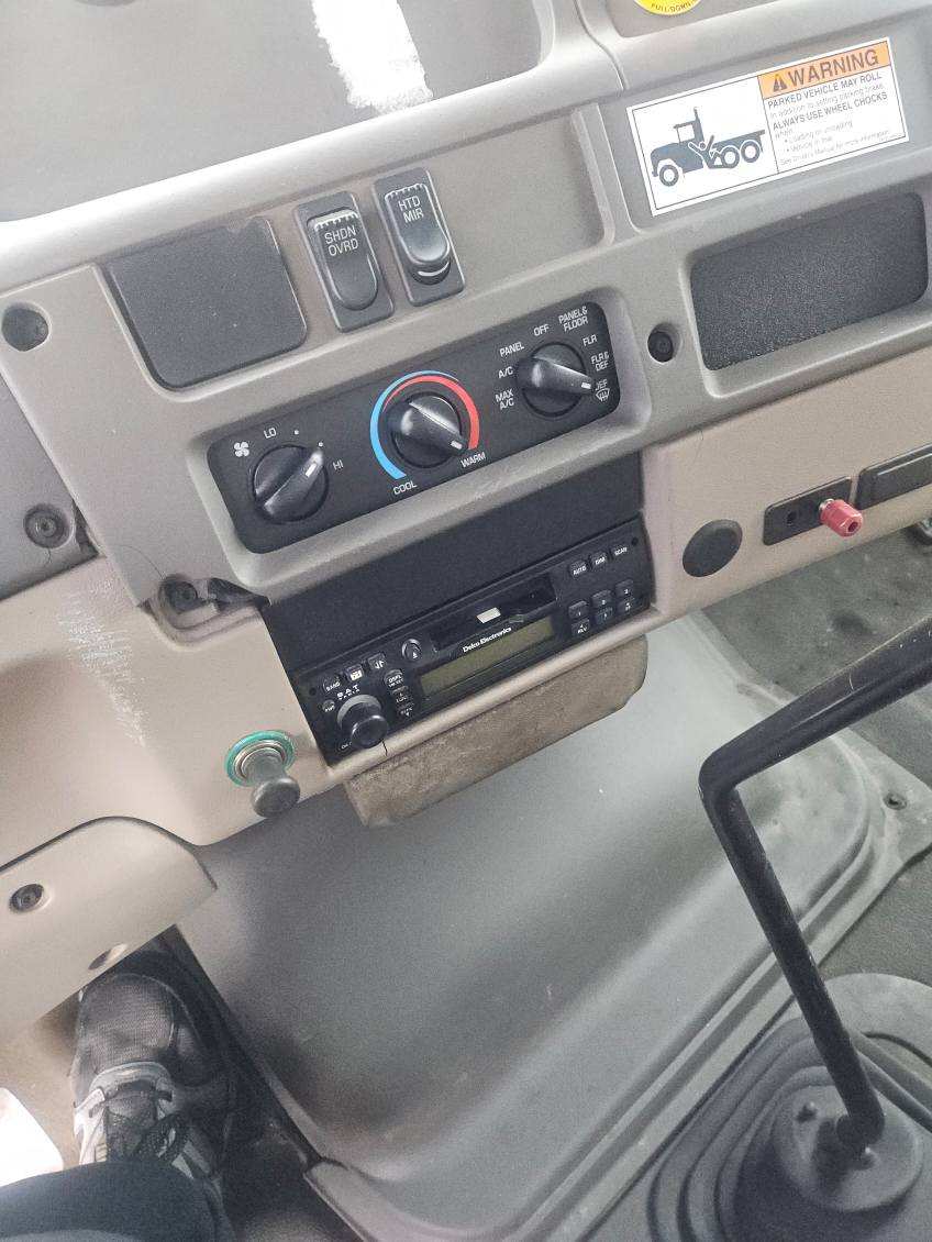 2003 STERLING Acterra 24' Box Truck - view 10 of 16