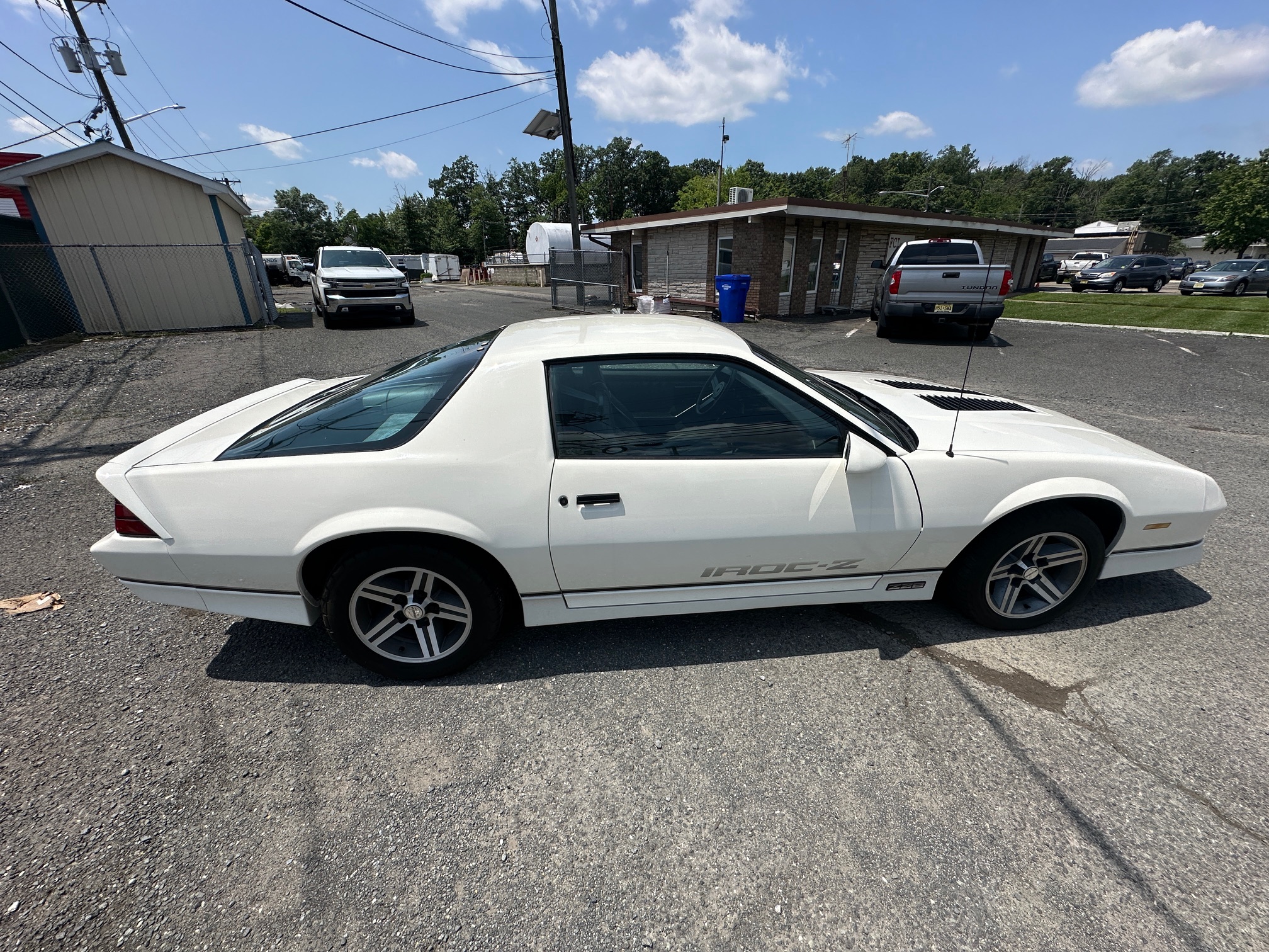 1985 CHEVROLET Camaro IROC Z28 - view 6 of 25