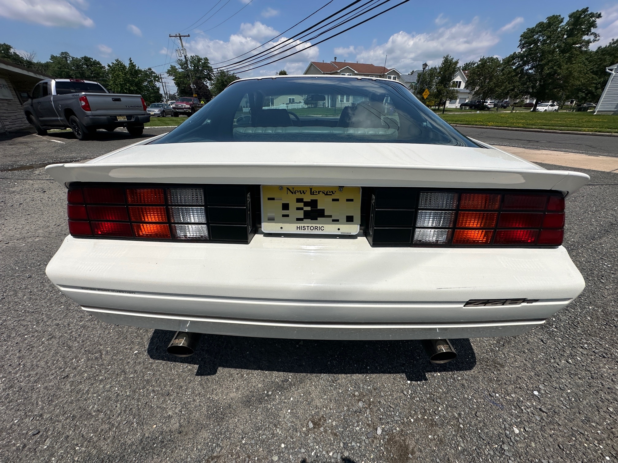 1985 CHEVROLET Camaro IROC Z28 - view 9 of 25