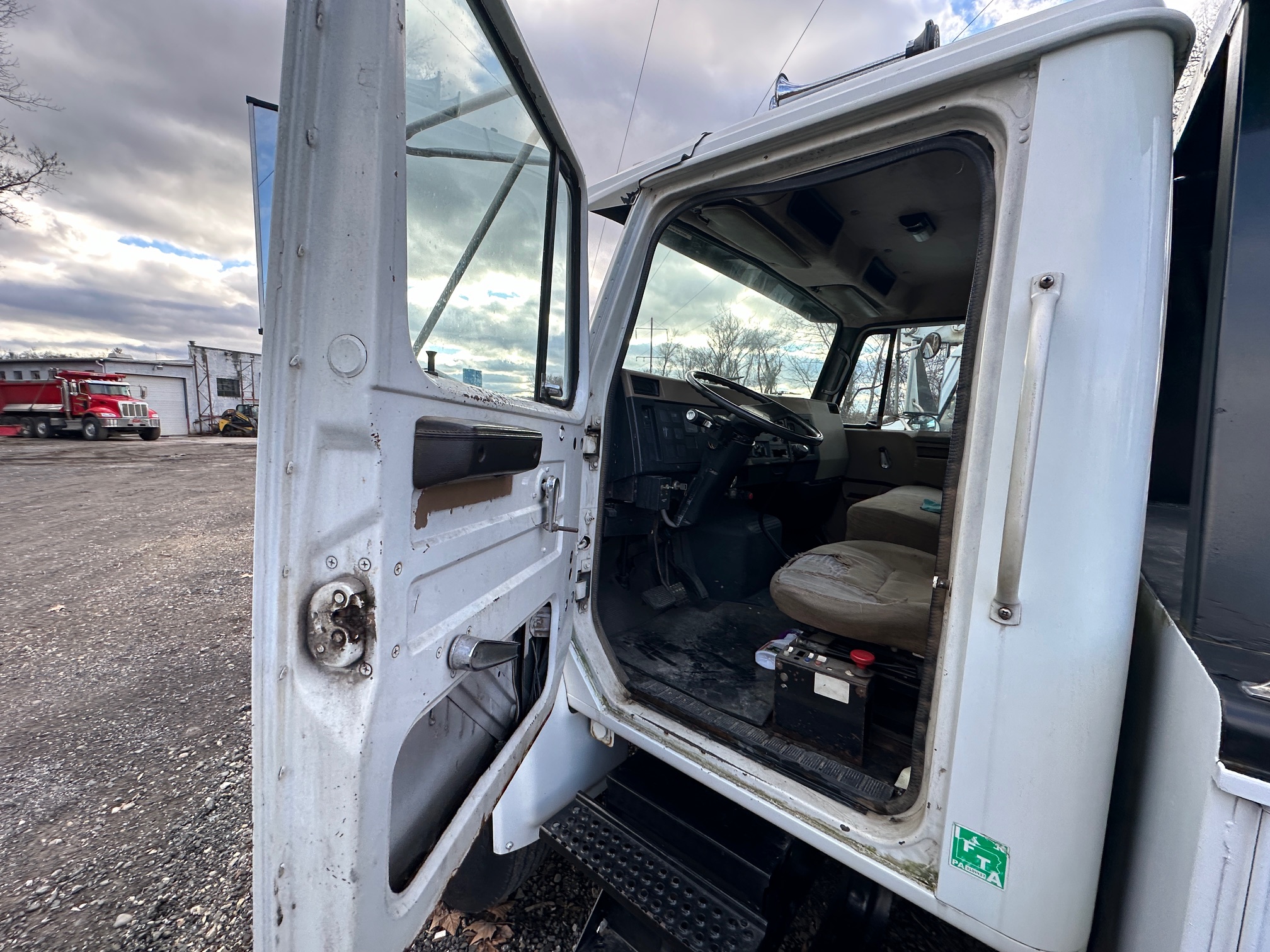 1990 INTERNATIONAL 4700 Wrecker - Image 11