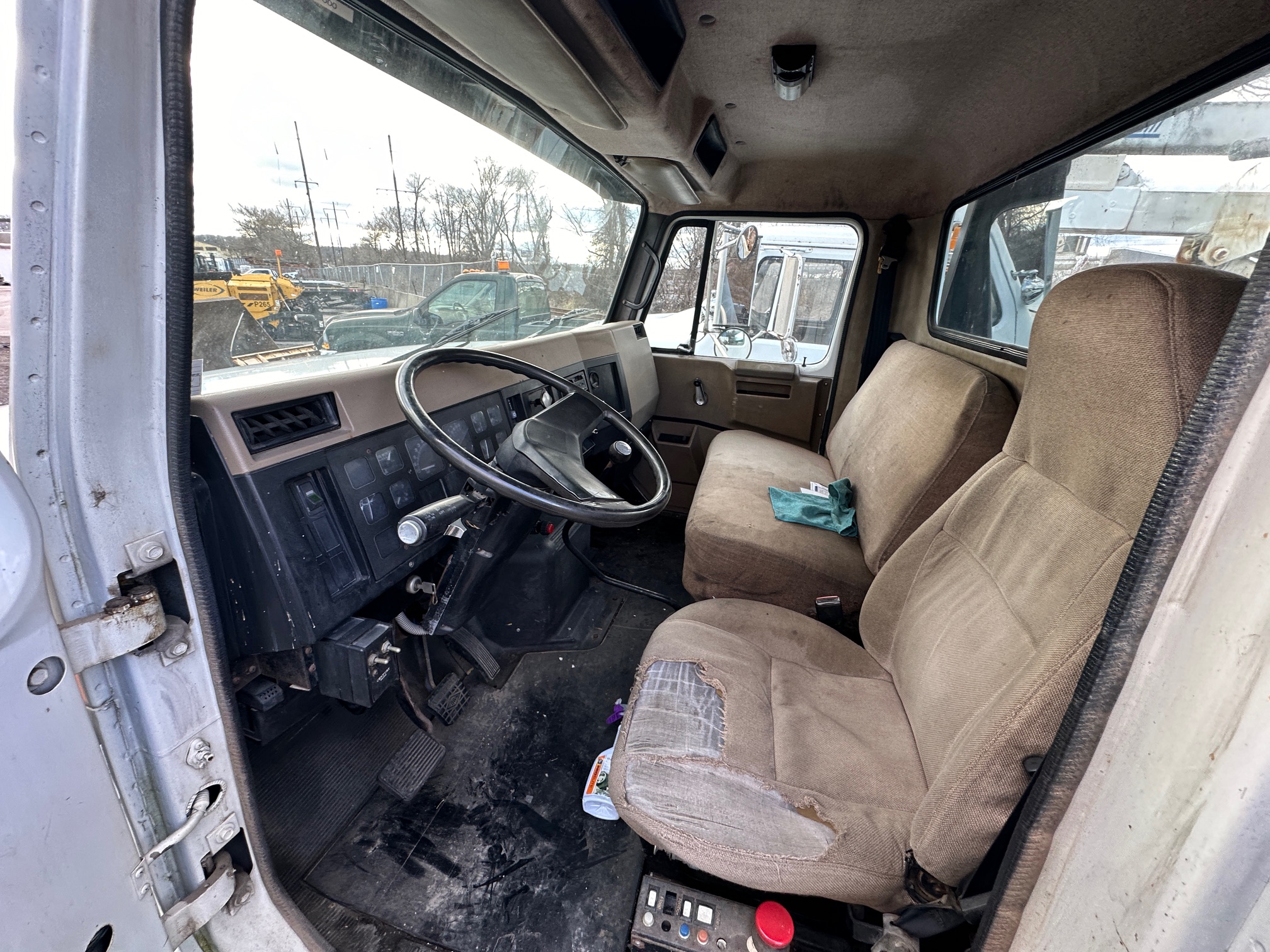 1990 INTERNATIONAL 4700 Wrecker - view 12 of 35