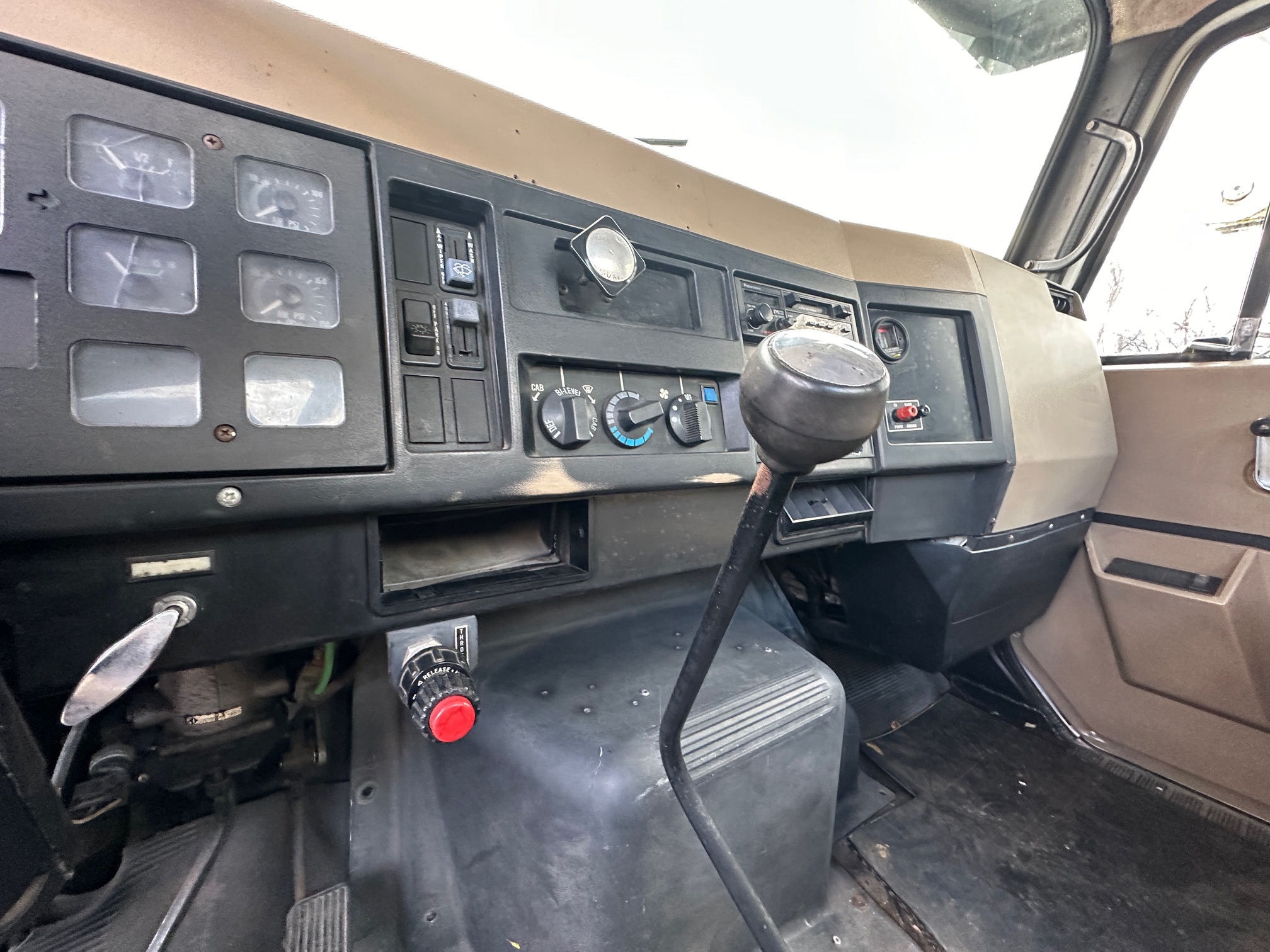 1990 INTERNATIONAL 4700 Wrecker - view 16 of 35