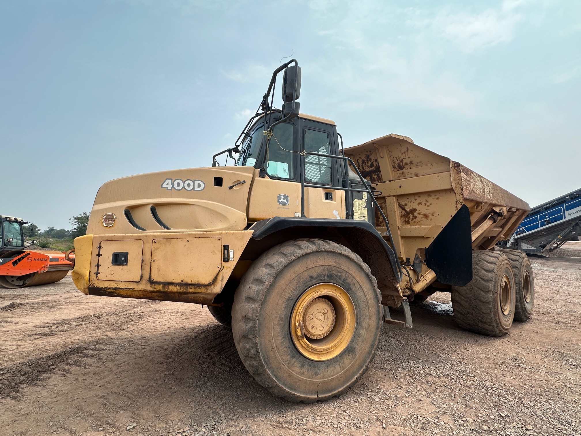 2003 DEERE 400D - Image 2