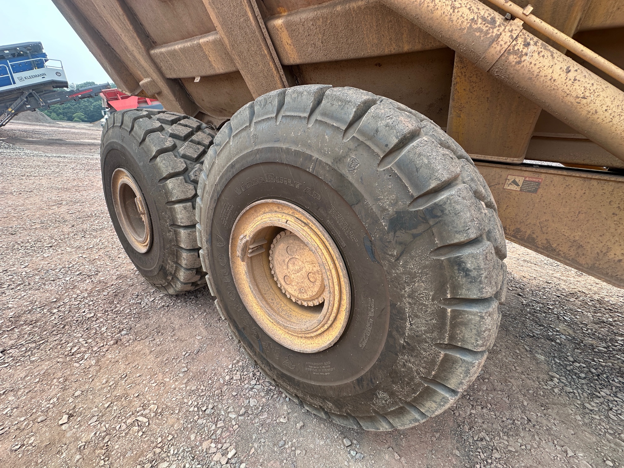 2003 DEERE 400D - Image 23