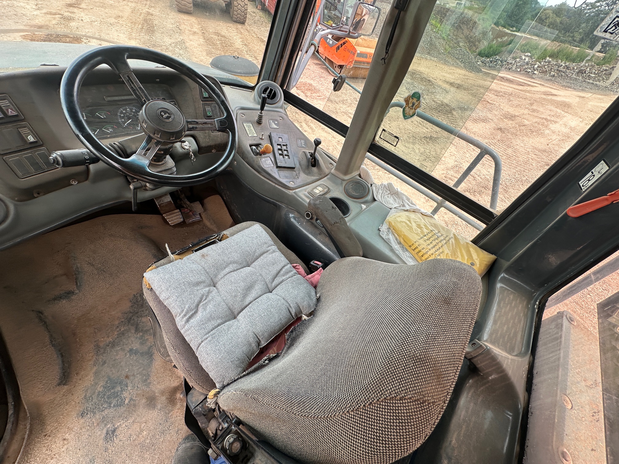 2003 DEERE 400D - Image 28