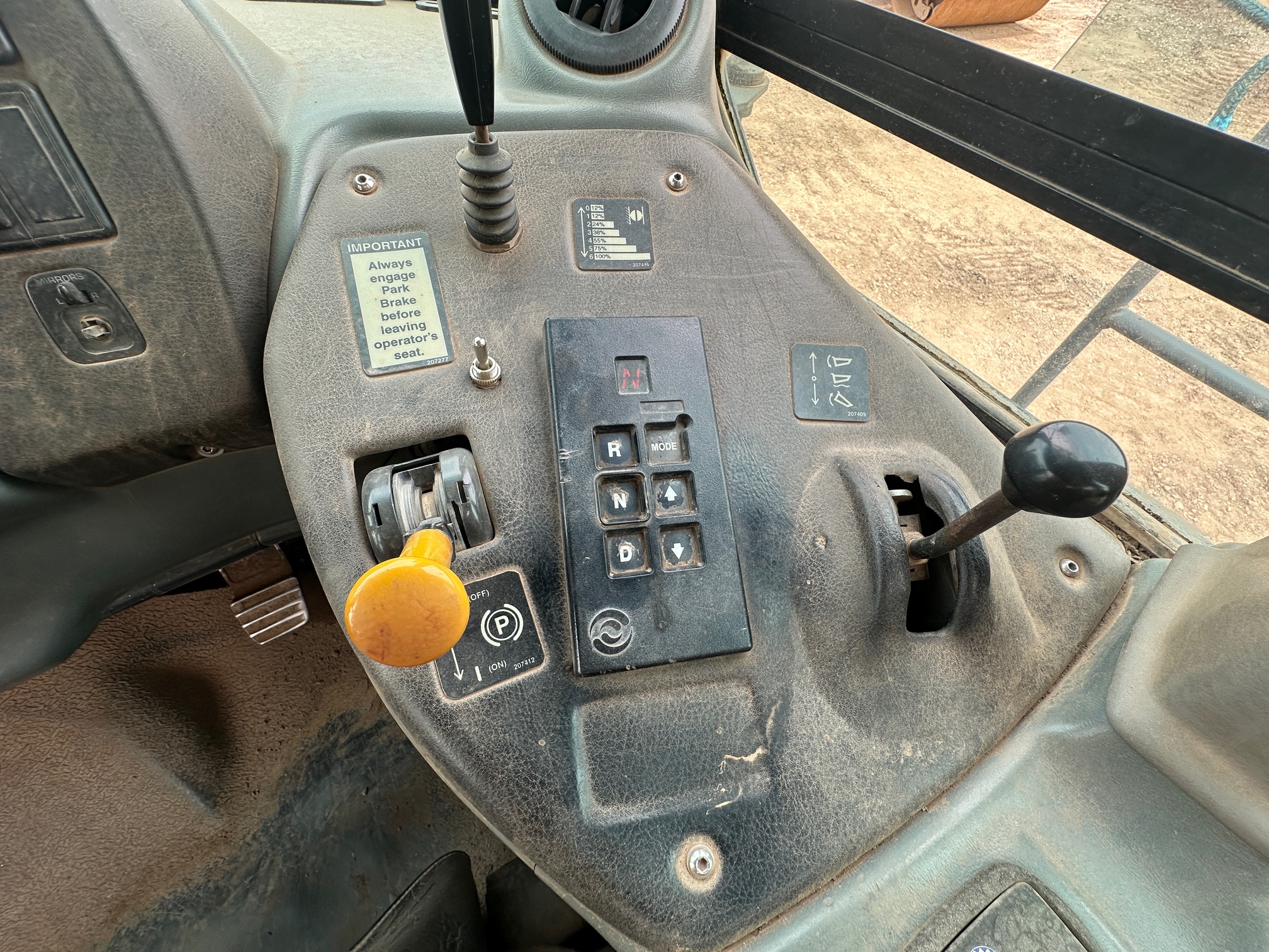 2003 DEERE 400D - Image 29