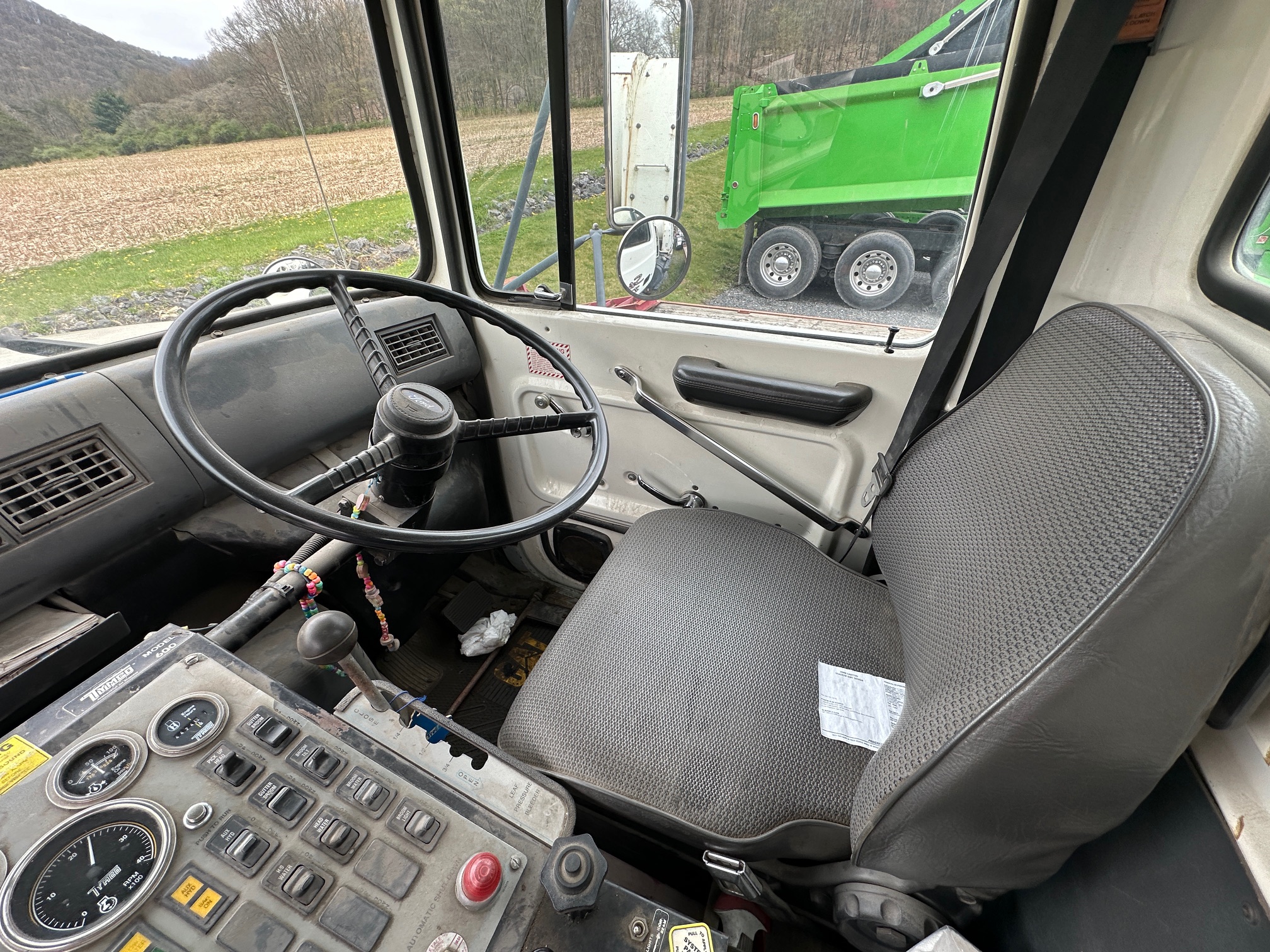 1997 FORD L900 - view 19 of 44