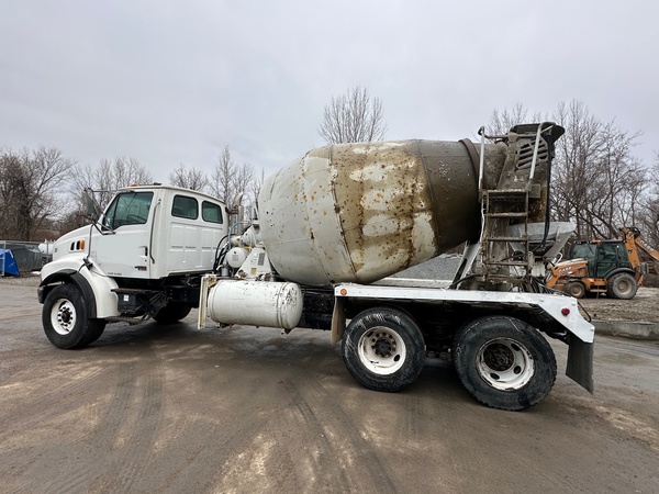 2004 STERLING LT8500 Mixer