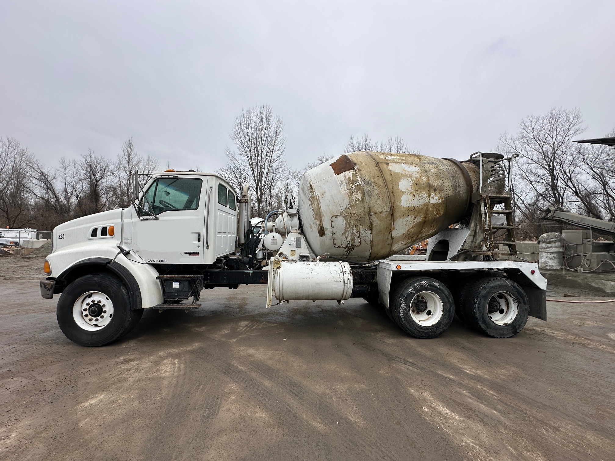 2004 STERLING LT8500 Mixer - Image 3