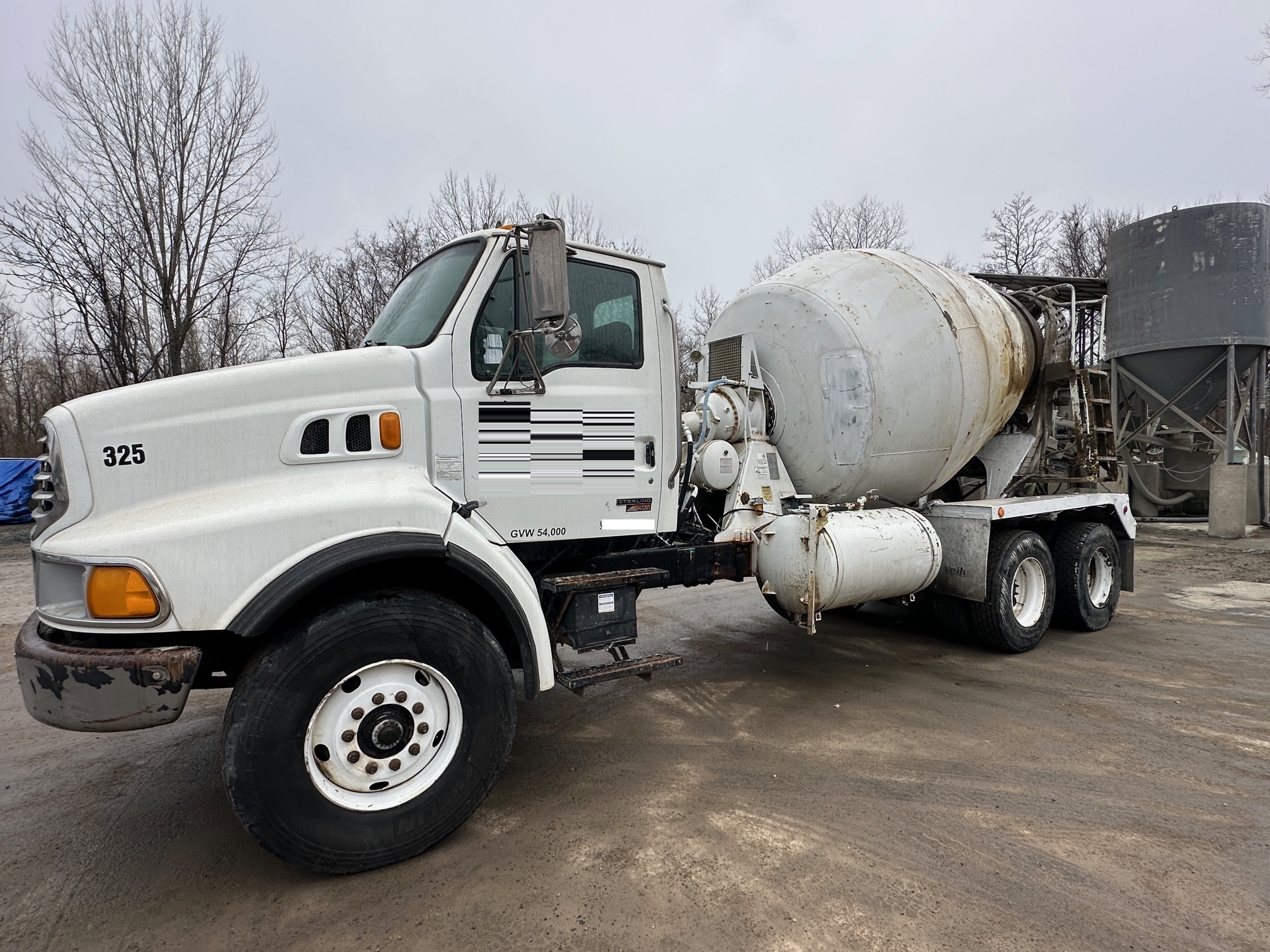 2004 STERLING LT8500 Mixer - Image 2