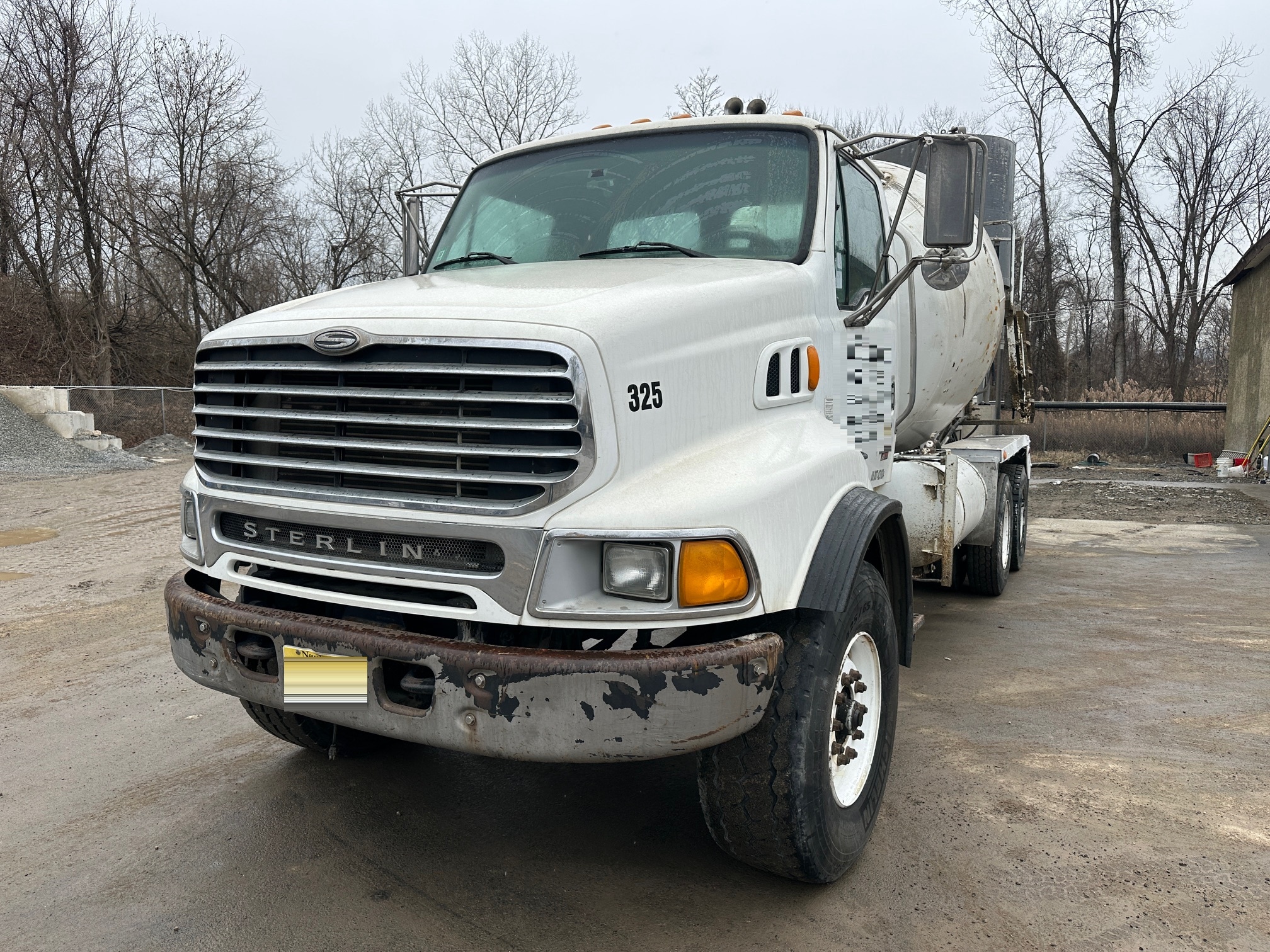 2004 STERLING LT8500 Mixer - Image 4