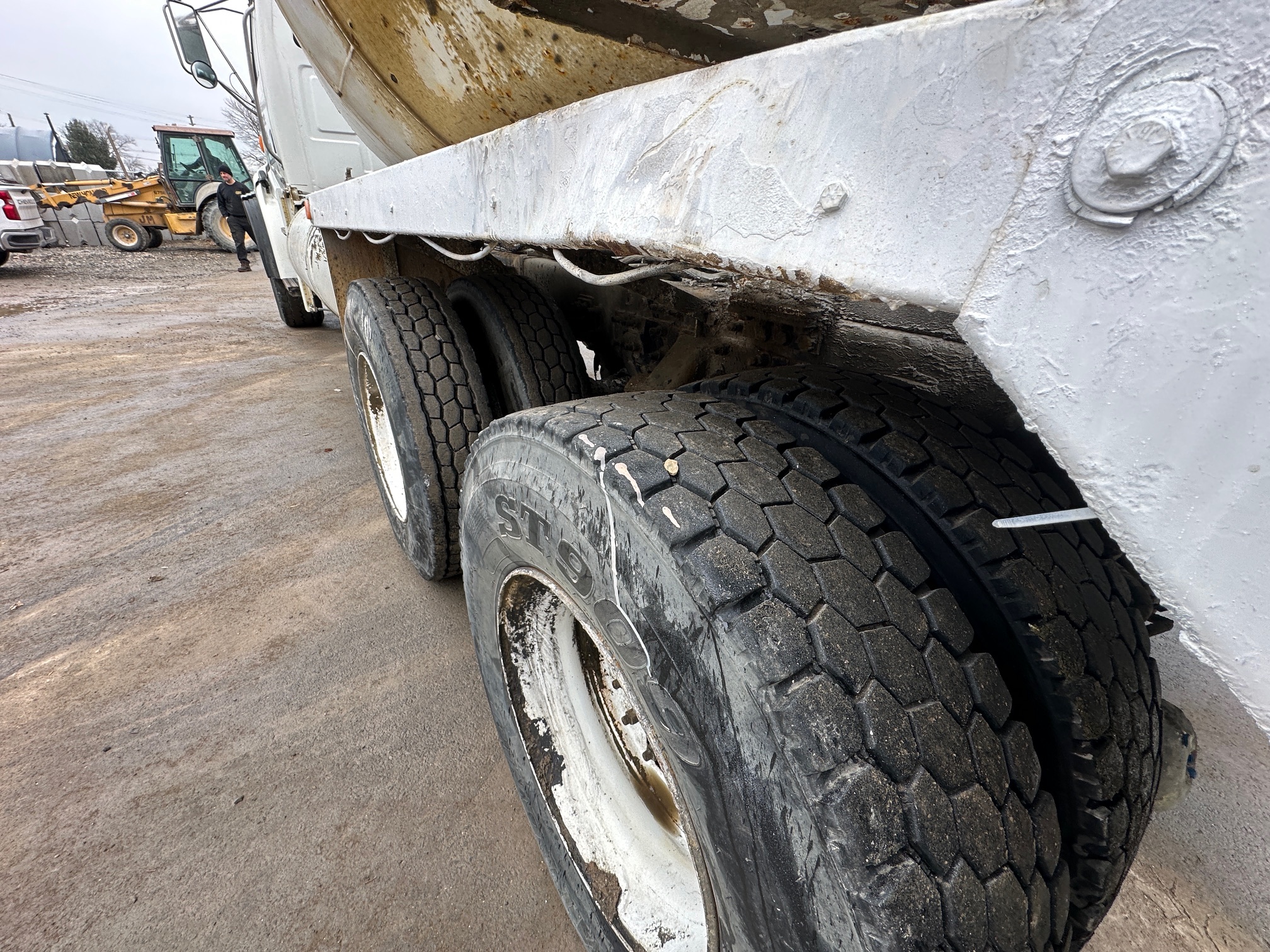 2004 STERLING LT8500 Mixer - Image 14