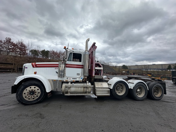 2000 FREIGHTLINER Classic FLD120
