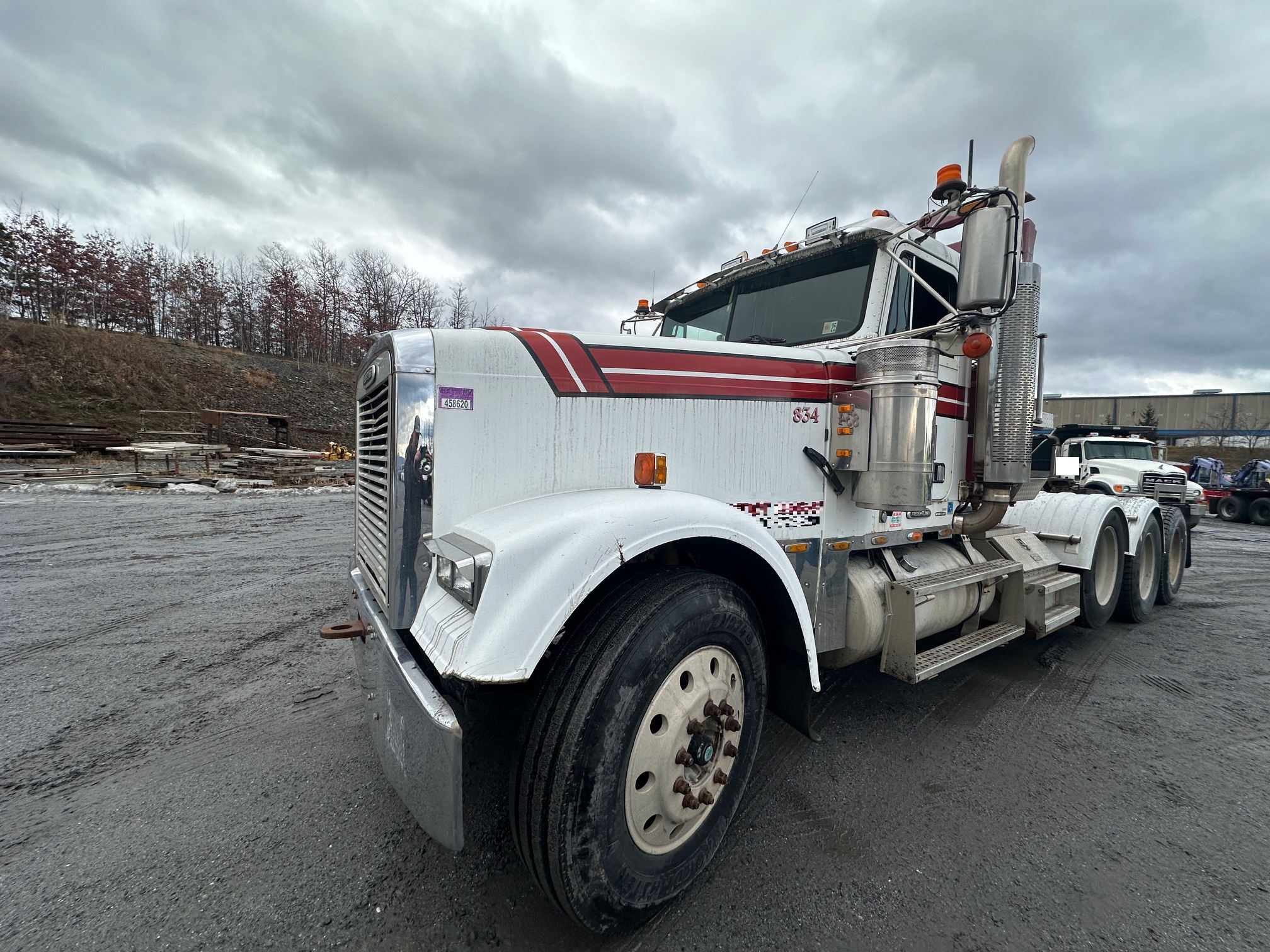 2000 FREIGHTLINER Classic FLD120 - Image 4