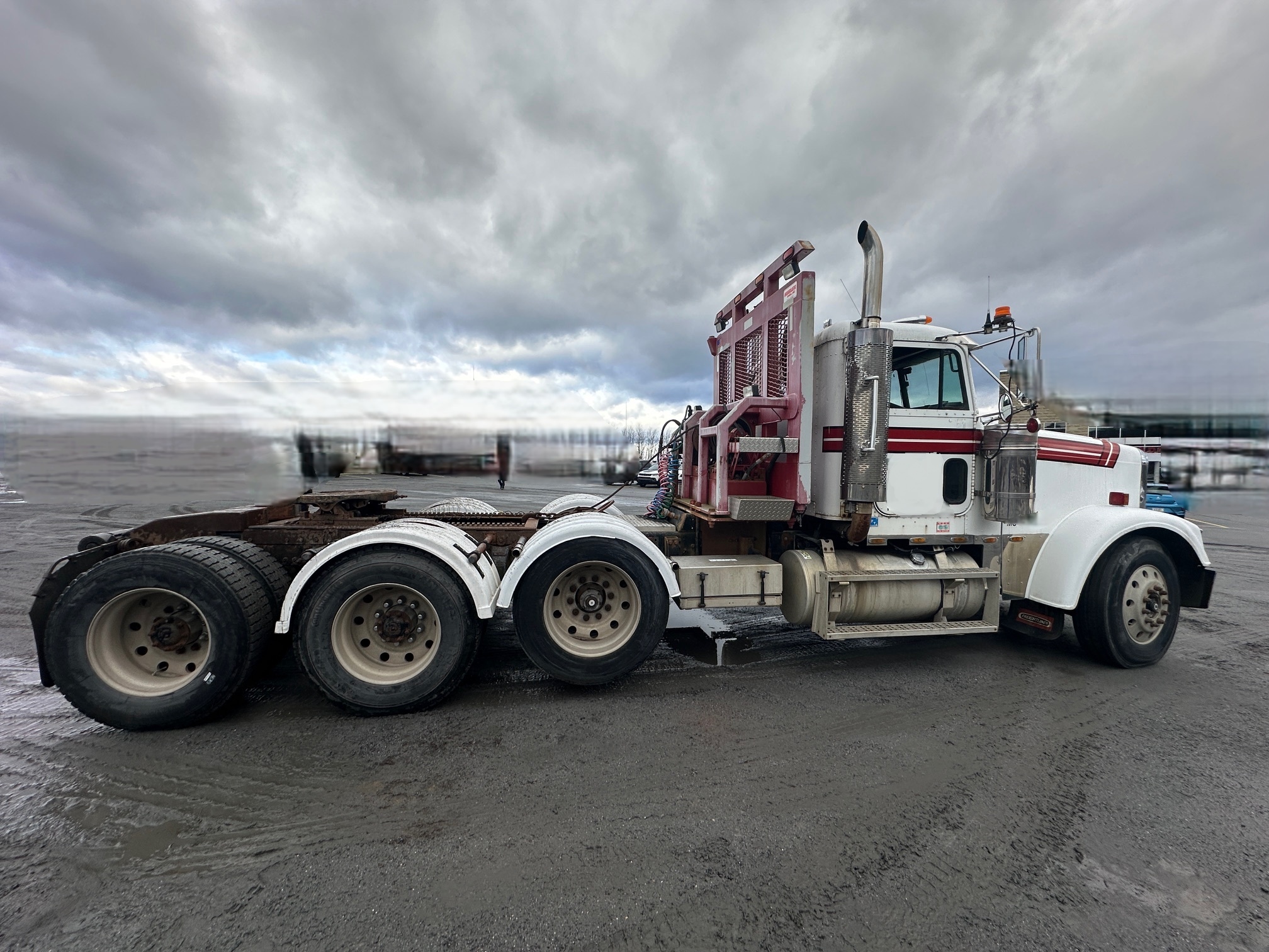2000 FREIGHTLINER Classic FLD120 - view 3 of 50