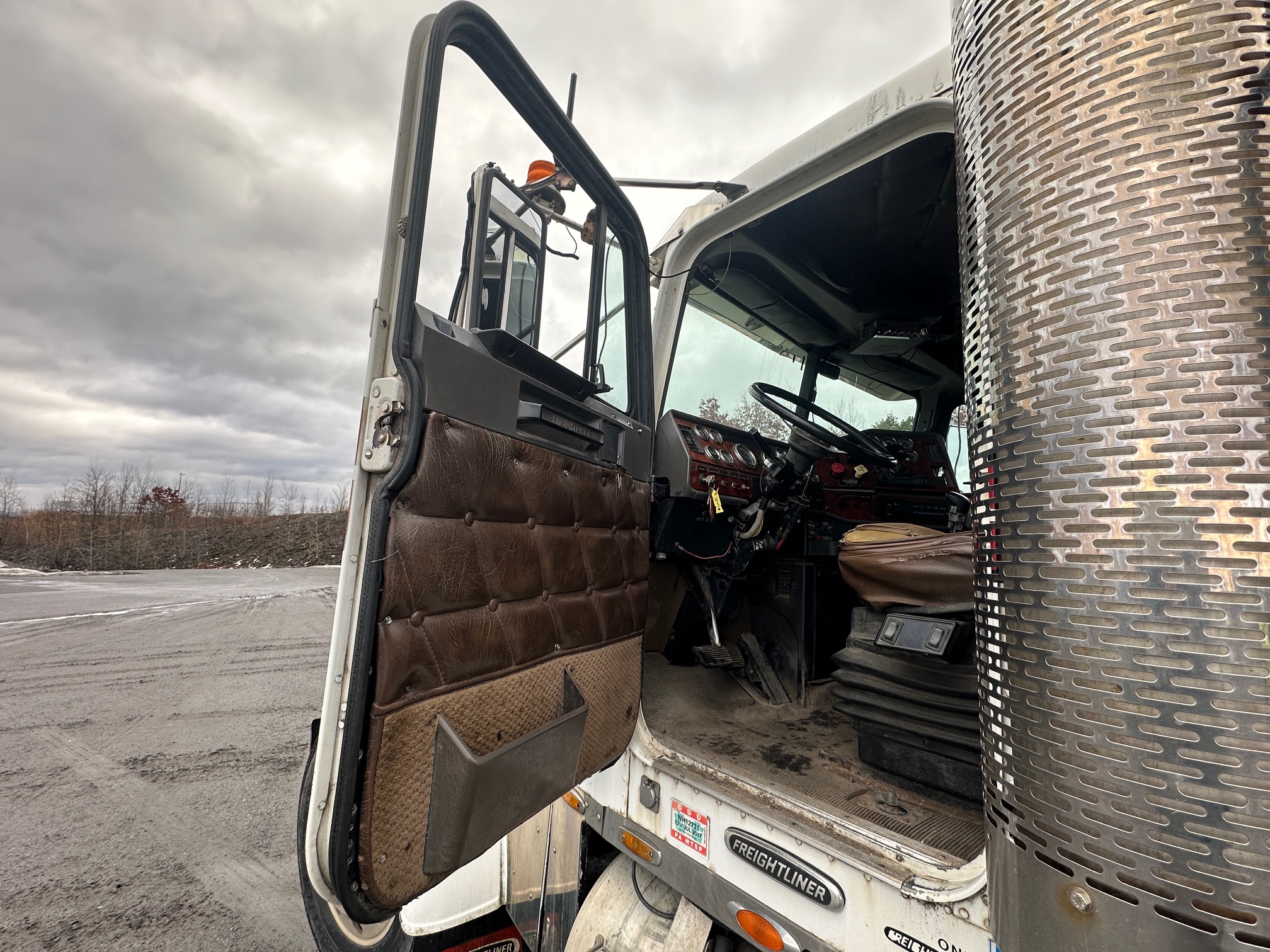 2000 FREIGHTLINER Classic FLD120 - view 15 of 50