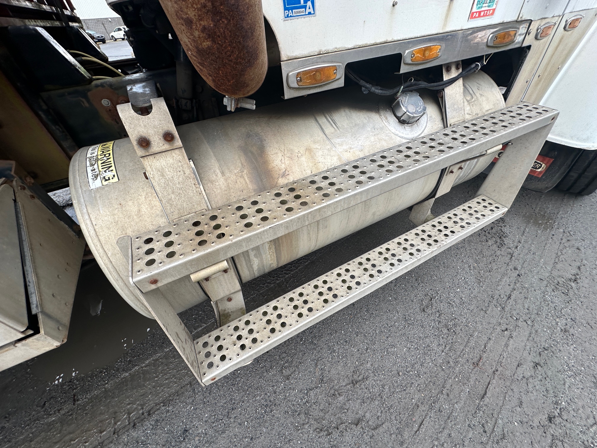 2000 FREIGHTLINER Classic FLD120 - Image 39