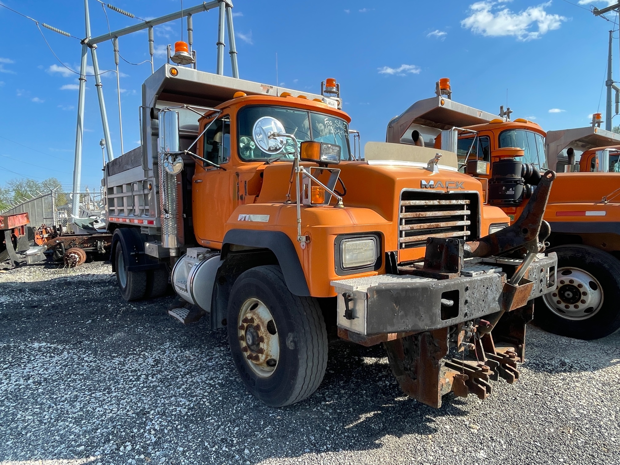 2001 MACK RD690 #1 - view 2 of 49