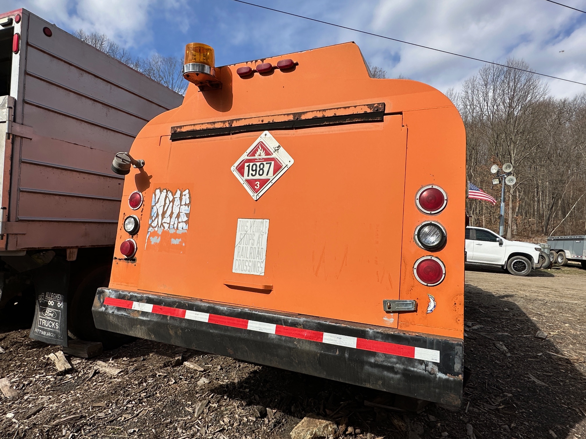 1995 GMC C7500 Fuel Tanker - Image 4
