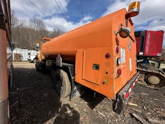 1995 GMC C7500 Fuel Tanker - Image 9