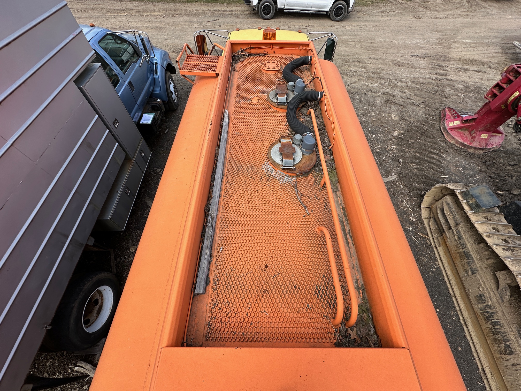 1995 GMC C7500 Fuel Tanker - Image 28